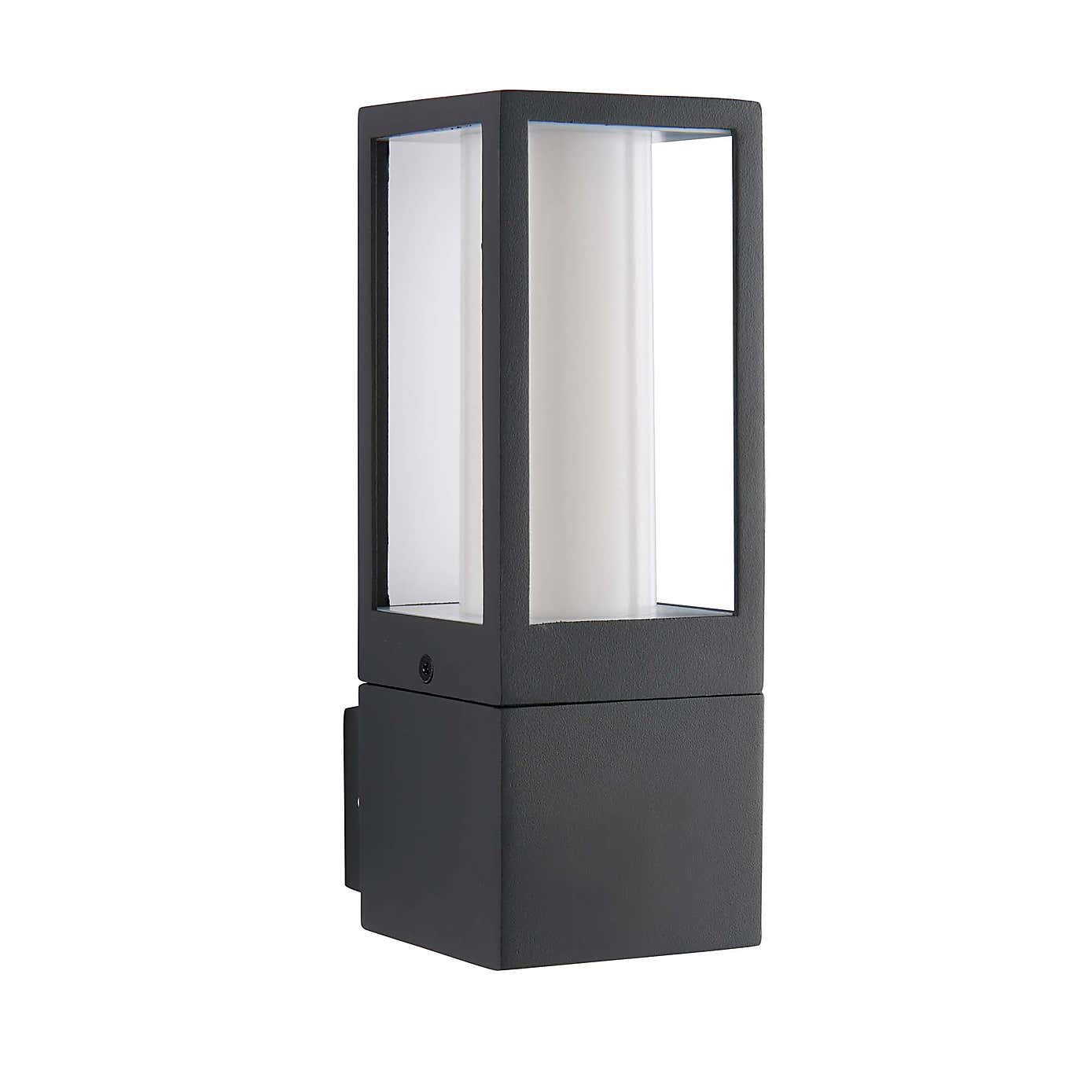 Vogue Lighting Preston Outdoor Wall Light