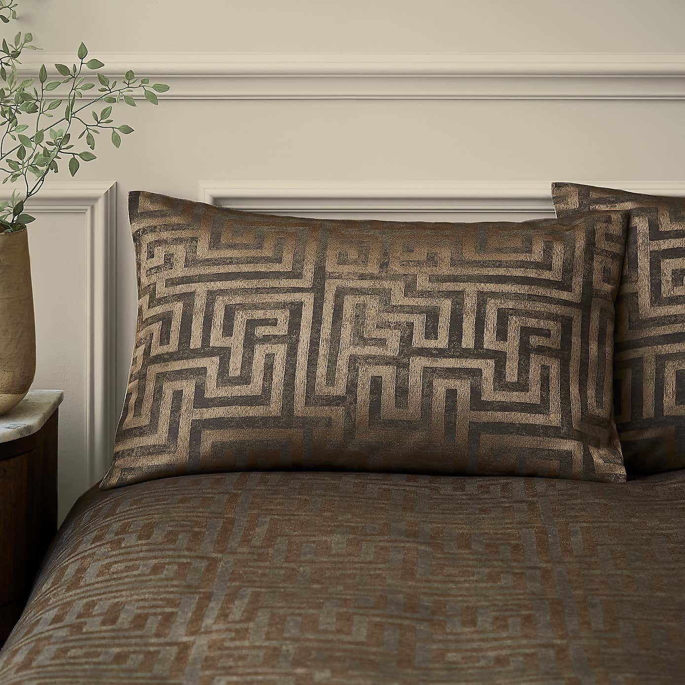 Hotel Tris Greek Key Duvet Cover and Pillowcase Set