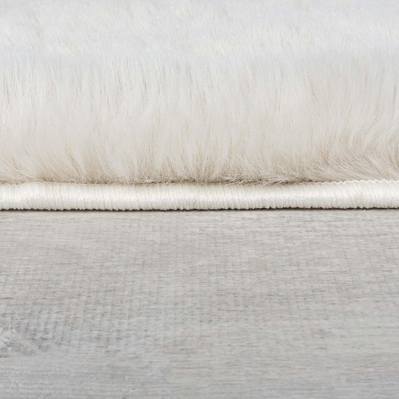 Ivy Luxury Faux Fur Rug