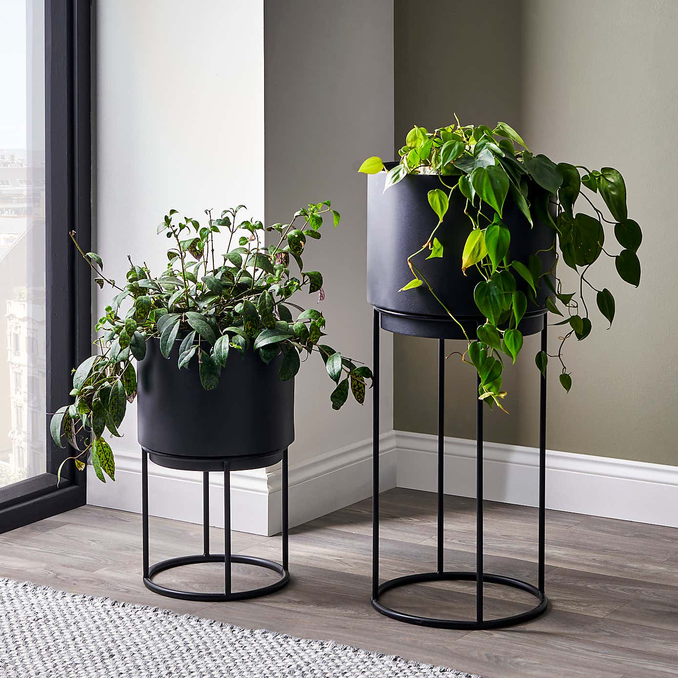 Set of 2 Round Graphite Metal Plant Stands