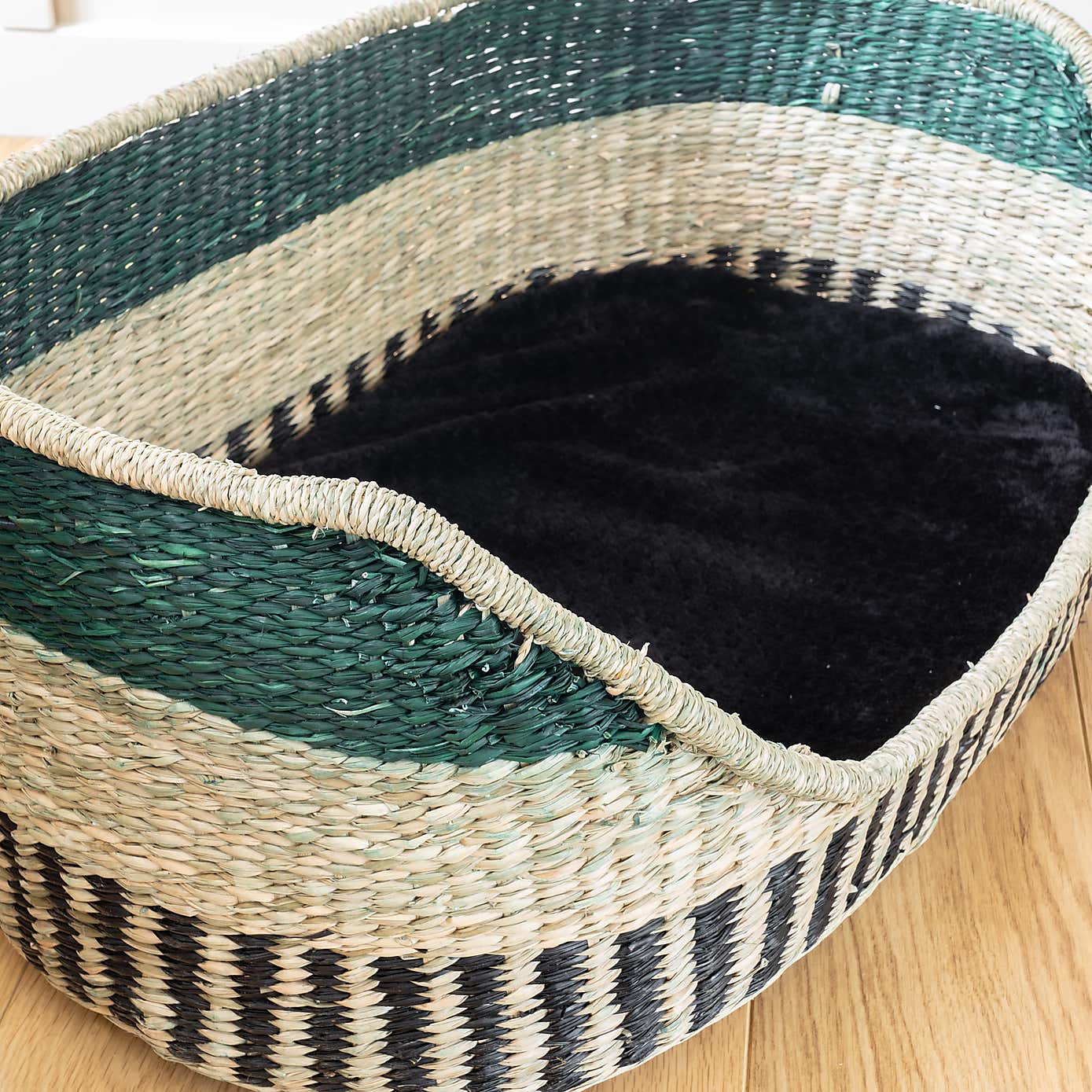 Green Trim Seagrass Pet Bed