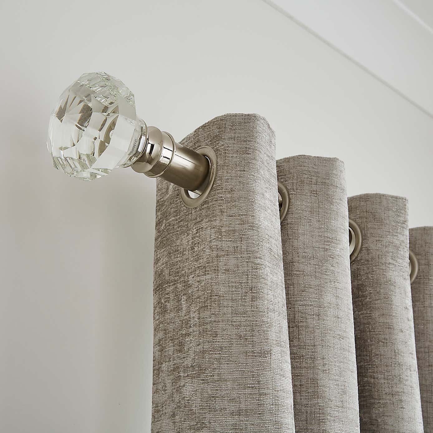 Crystal Gemstone Fixed Metal Curtain Pole with Rings