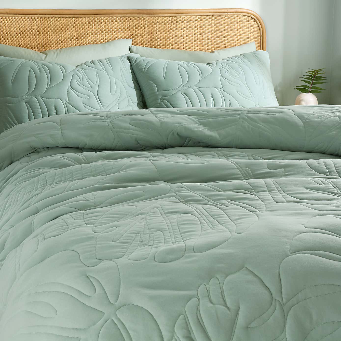 Tropical Leaf Embroidered Duvet Cover and Pillowcase Set