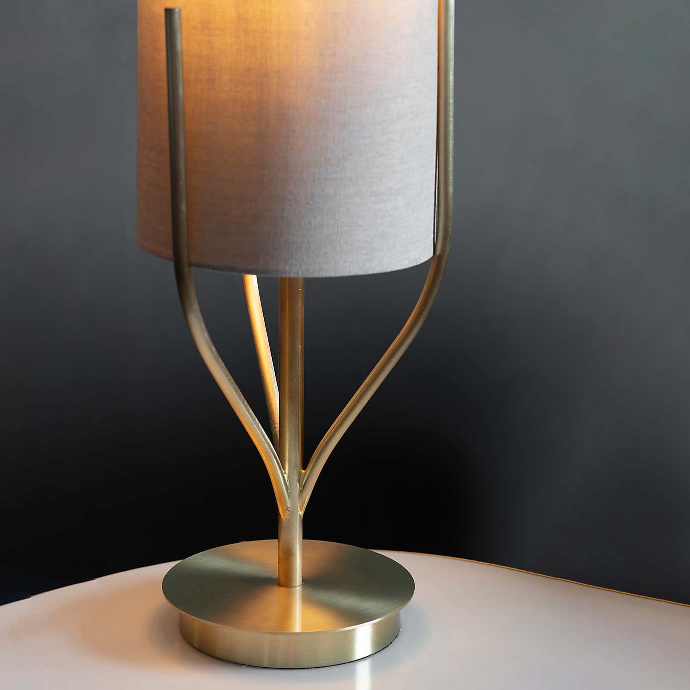 Vogue Lighting Linwood Table Lamp
