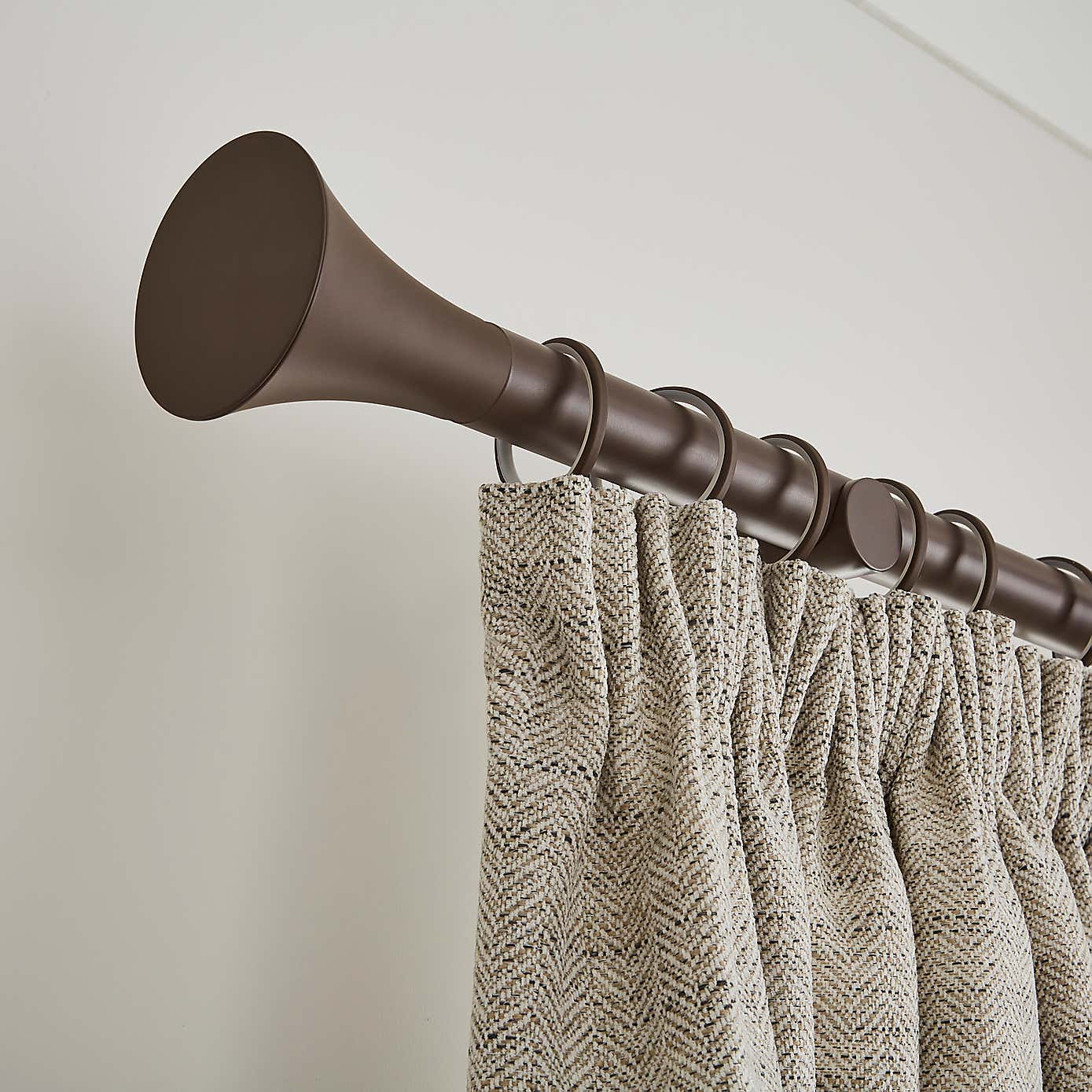 Flush Trumpet Fixed Metal Curtain Pole with Rings