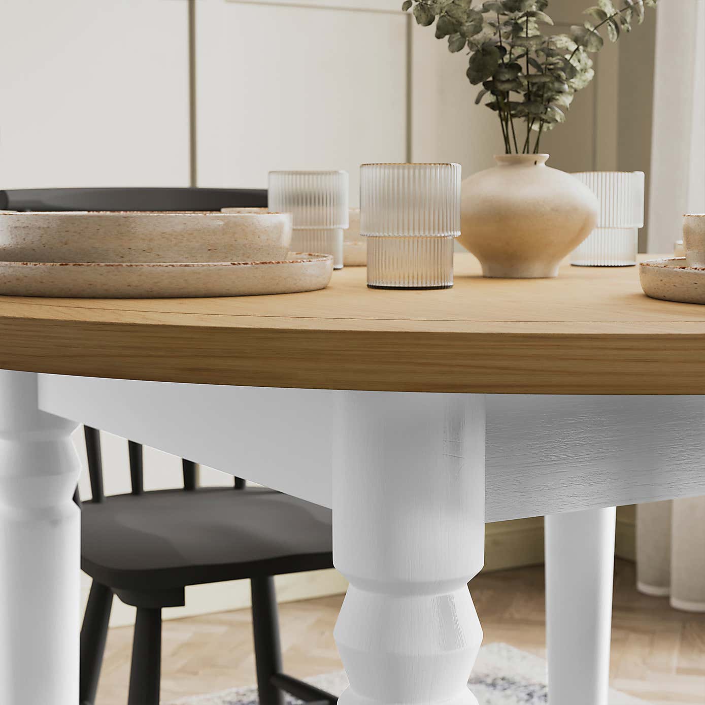 Pip 4-6 Seater Round to Oval Extendable Dining Table