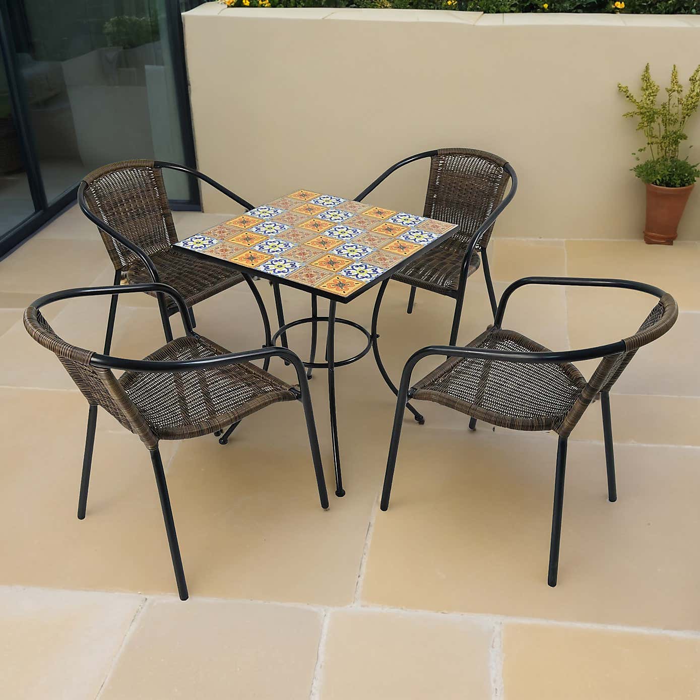 Summer Terrace Torrington Square Patio Table with 4 Springdale Chairs