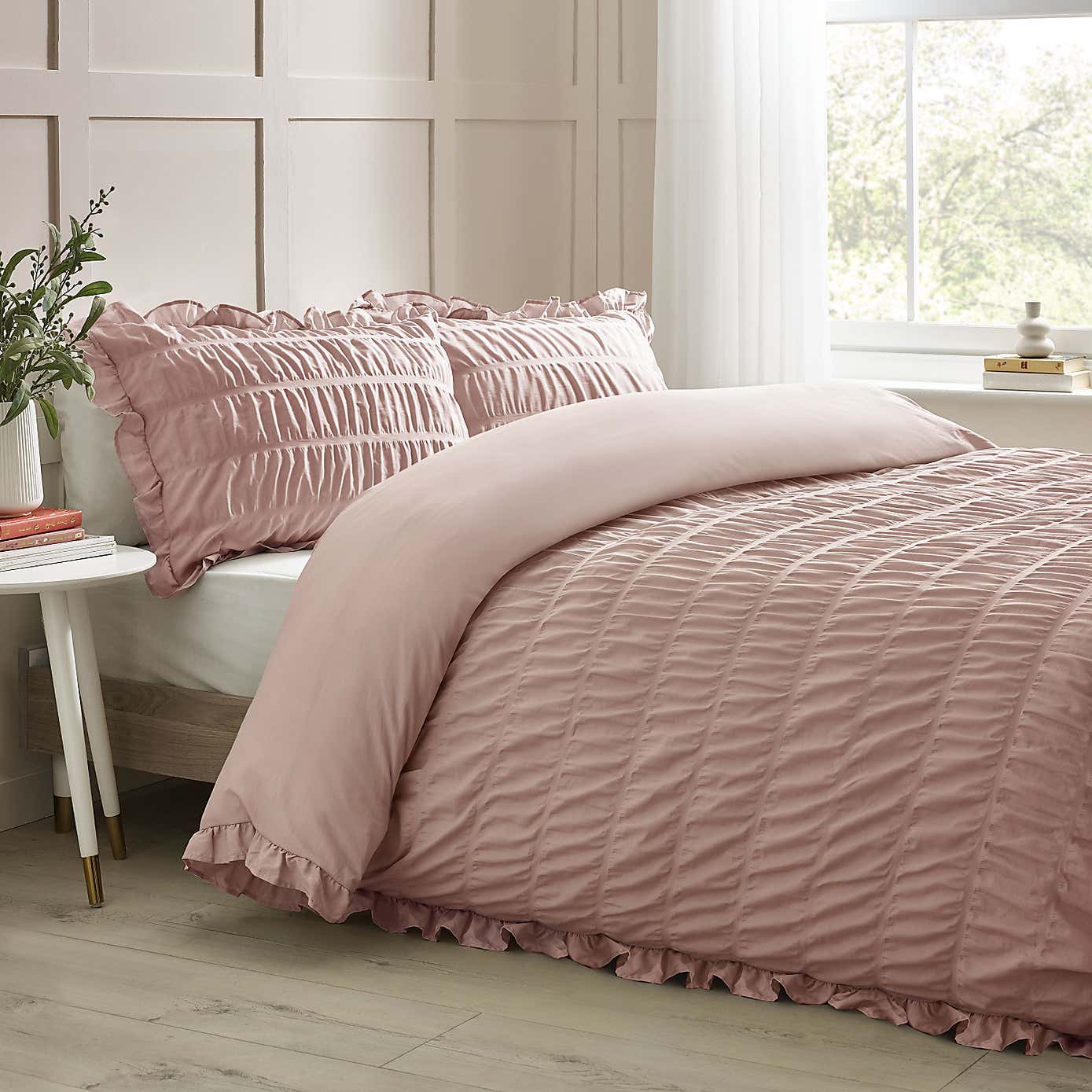 Catherine Lansfield Seersucker Frill Duvet Cover & Pillowcase Set