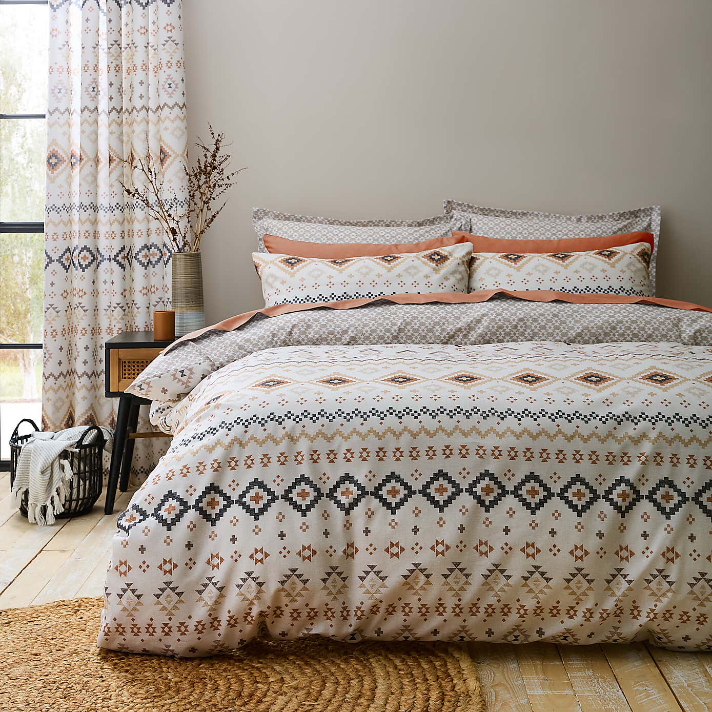 Jabari Aztec 144 Thread Count Reversible Duvet Cover & Pillowcase Set