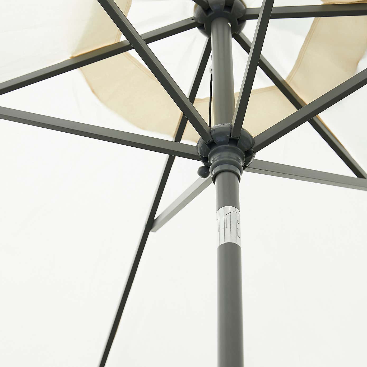 2.7m Cream Crank Parasol
