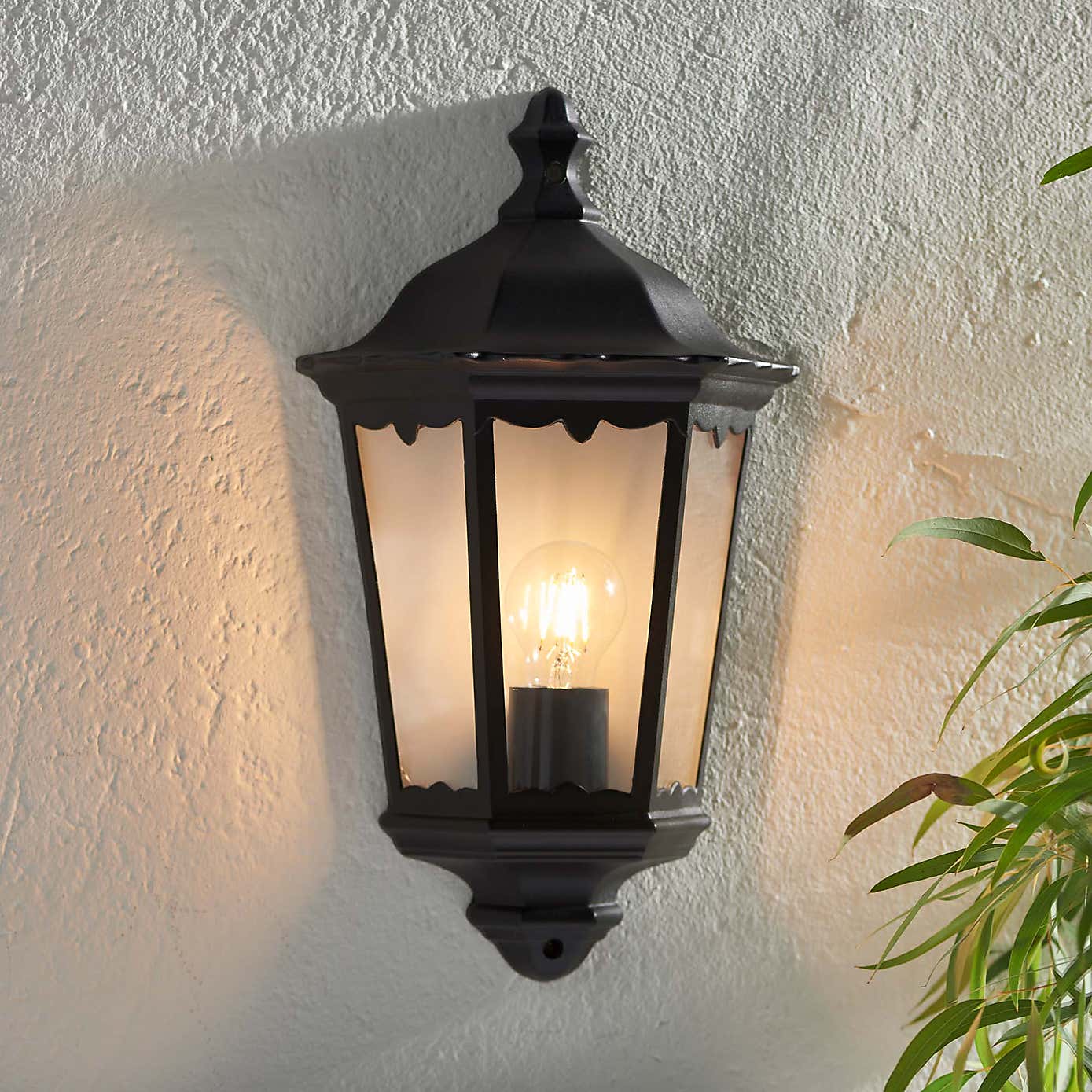 Return - Vogue Trenton Outdoor Wall Light