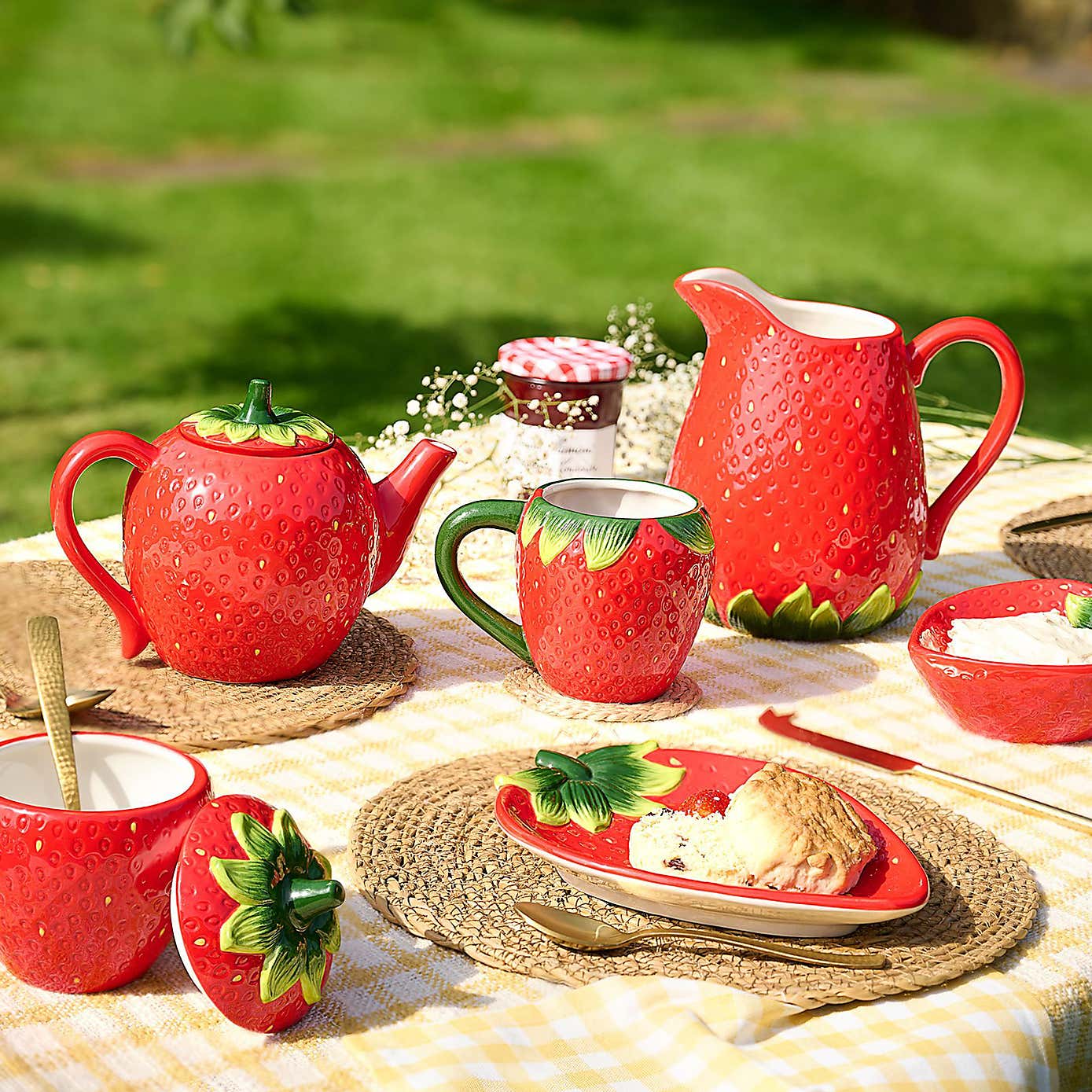 The Cottage Garden Strawberry Teapot