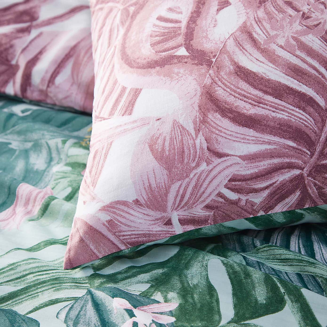 Furn. Medinilla Duvet Cover & Pillowcase Set
