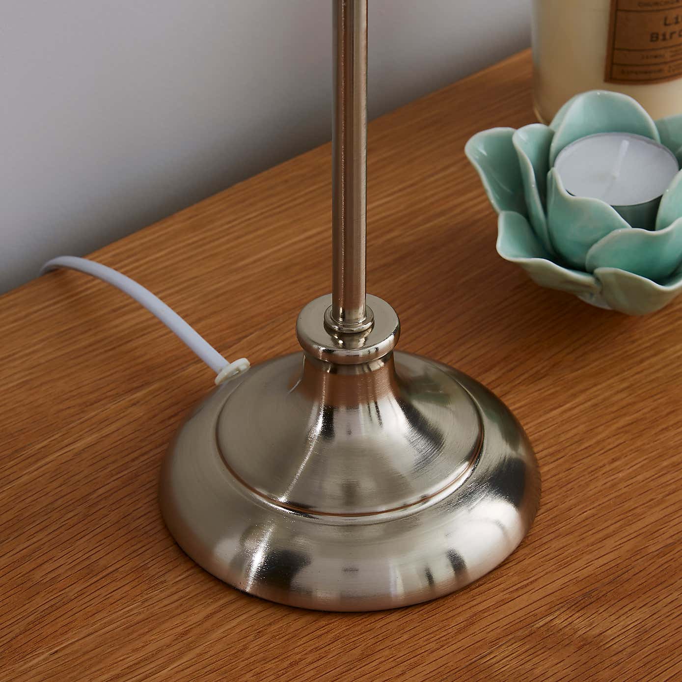 Metal Ball Table Lamp