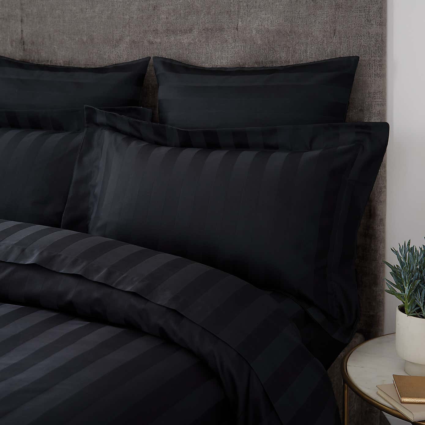 Hotel Egyptian Cotton 230 Thread Count Stripe Oxford Pillowcase