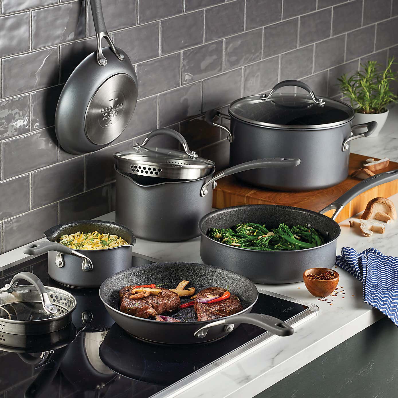 Circulon Scratch Defense Extreme Non-Stick Saucepan, 2.8L