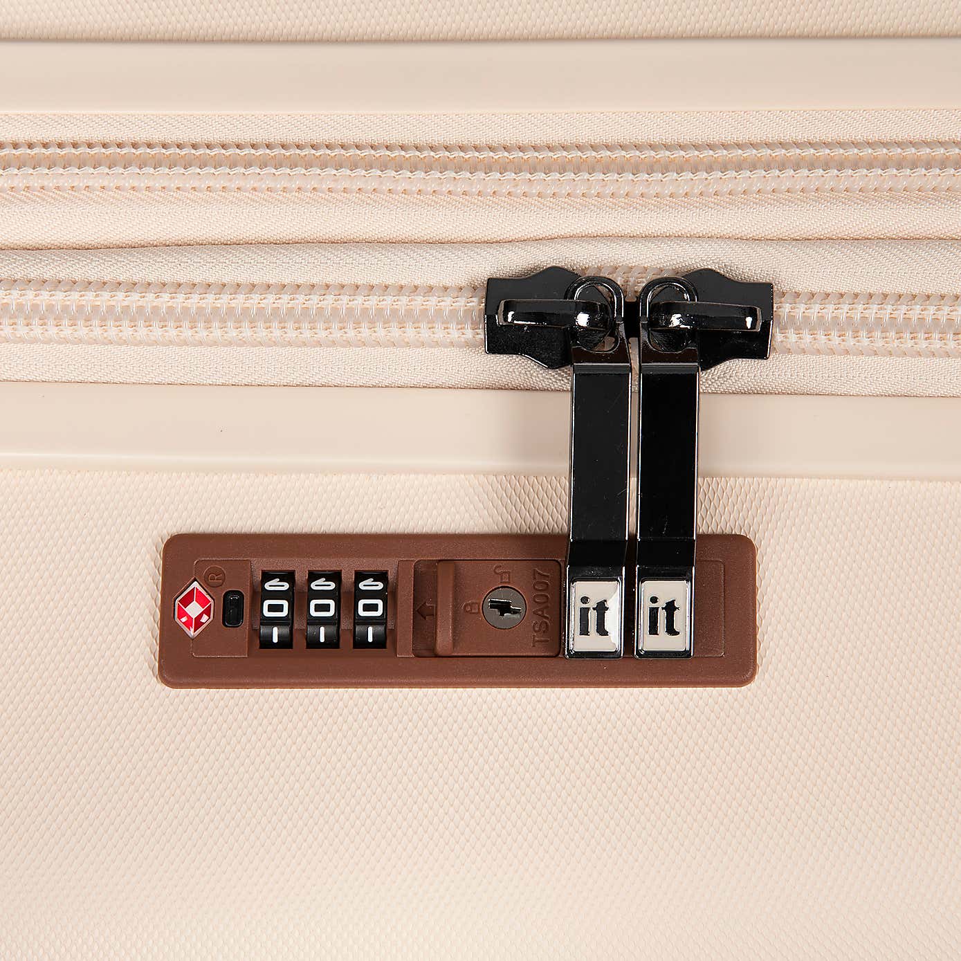 IT Luggage Extravagant Suitcase