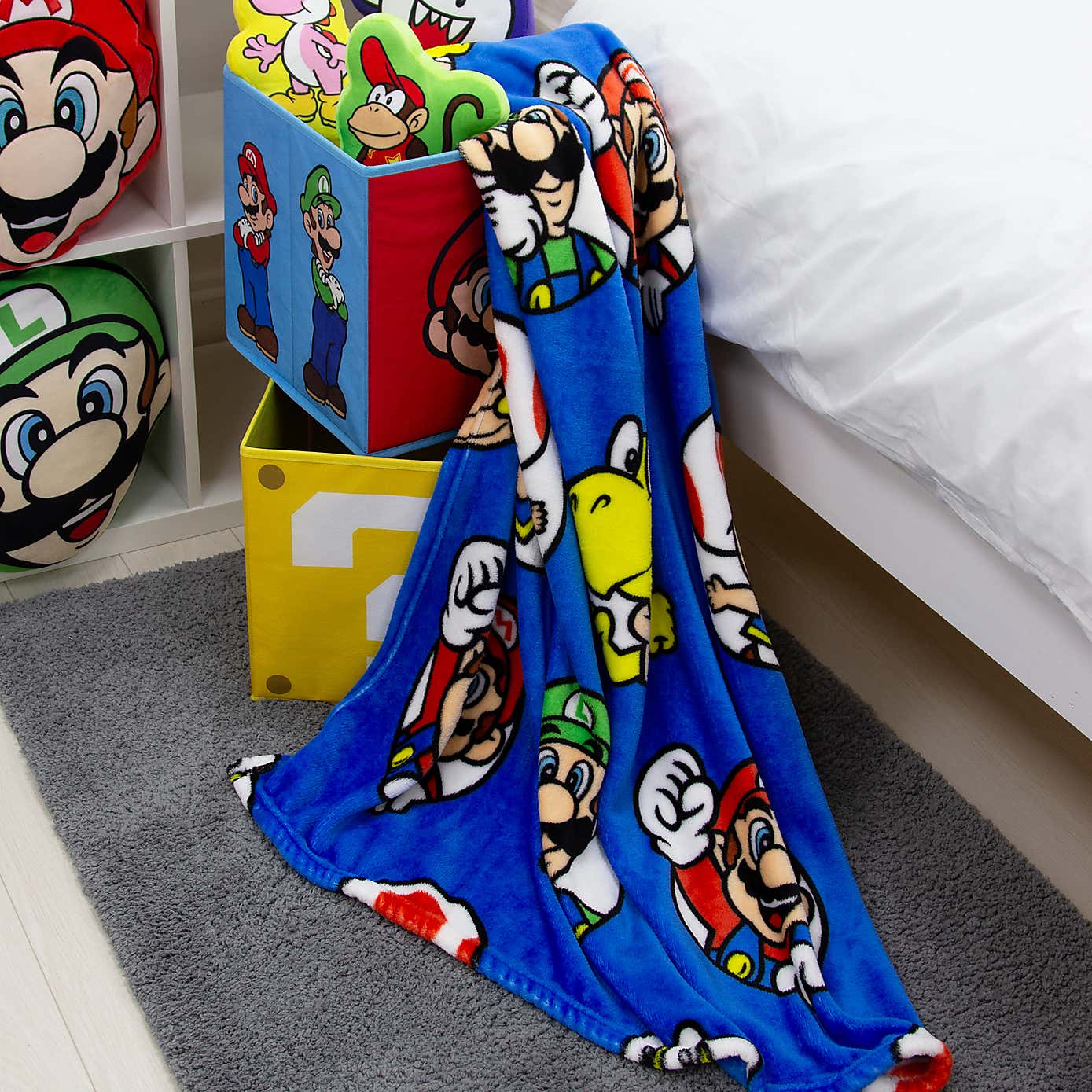 Super Mario Circles Fleece Blanket