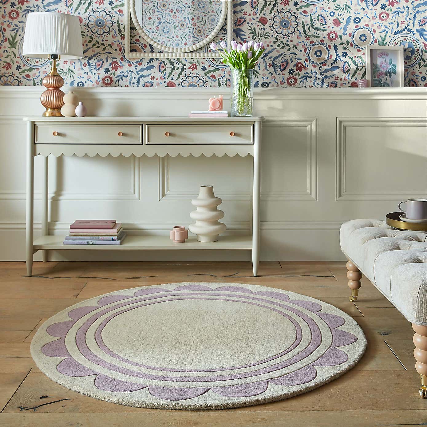 Lois Scallop Border Wool Circle Rug