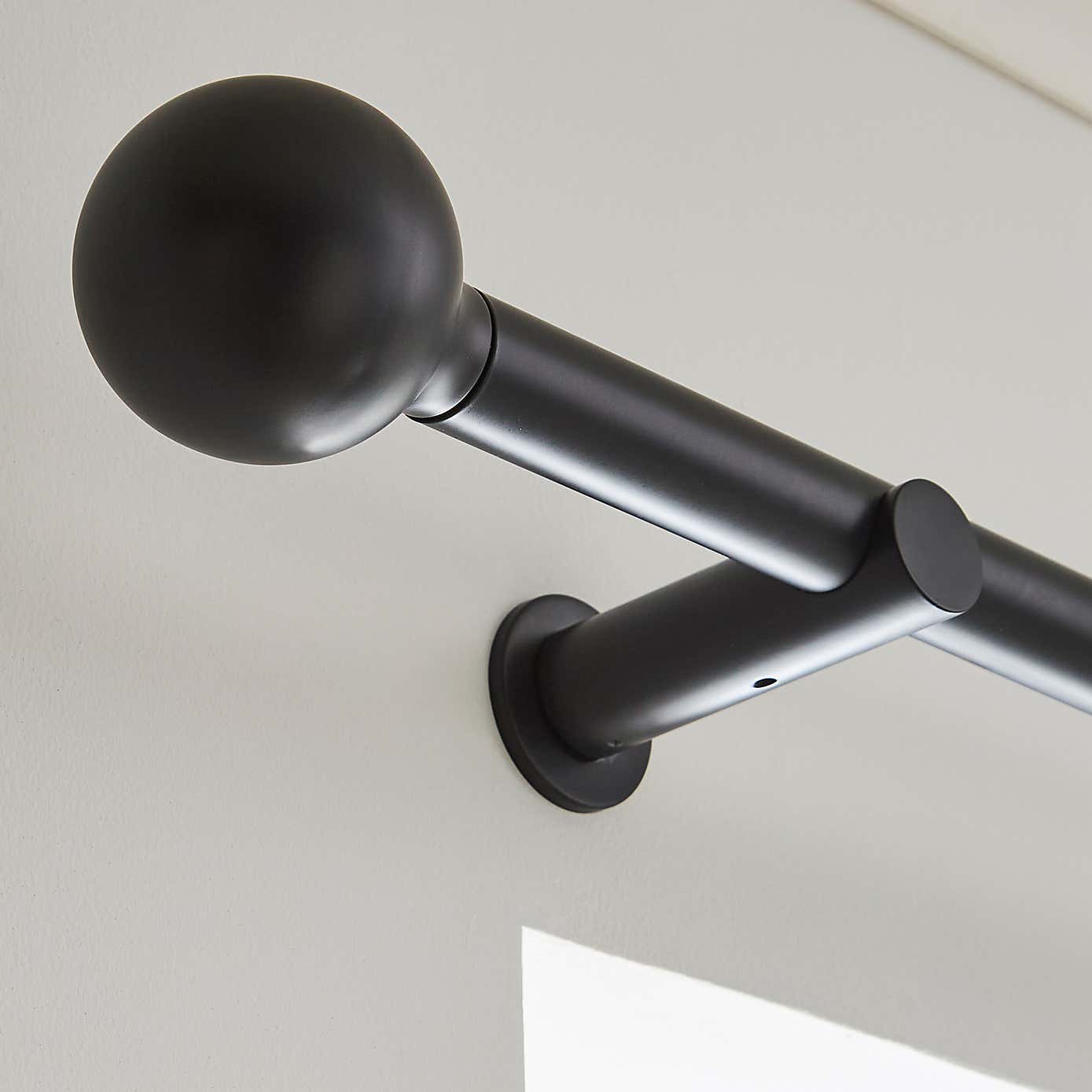 Contemporary Ball Fixed Metal Curtain Pole with Rings