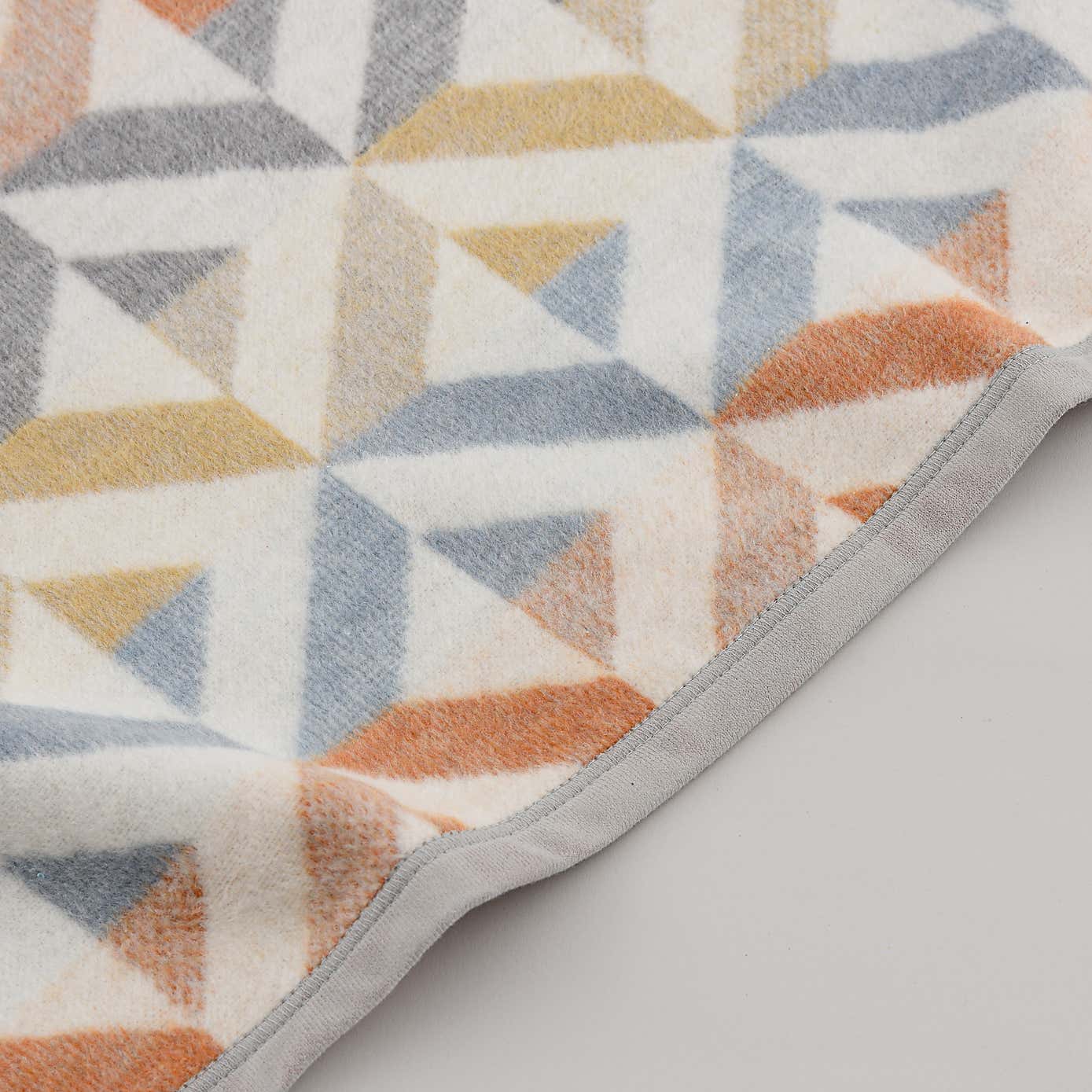 Supersoft Geo Diamonds Throw