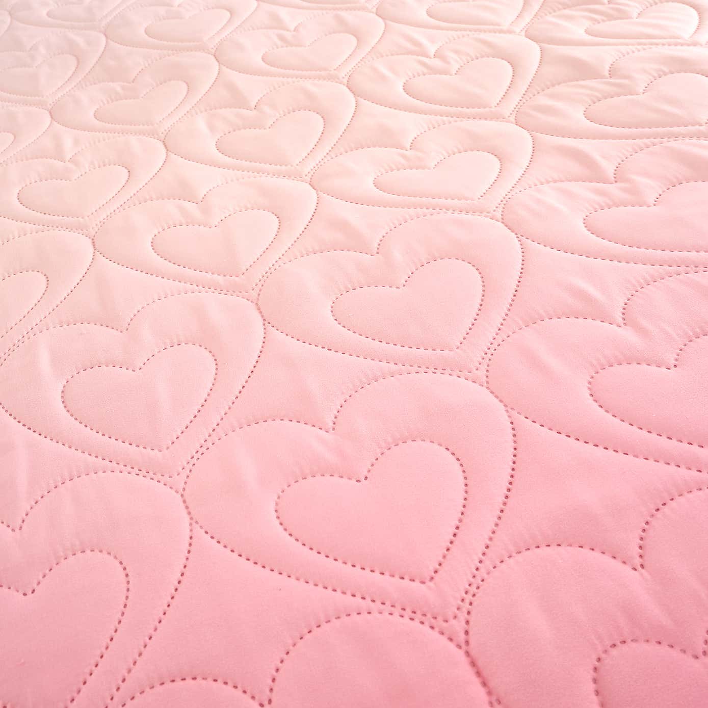 Ombre Pink Hearts Pinsonic Bedspread