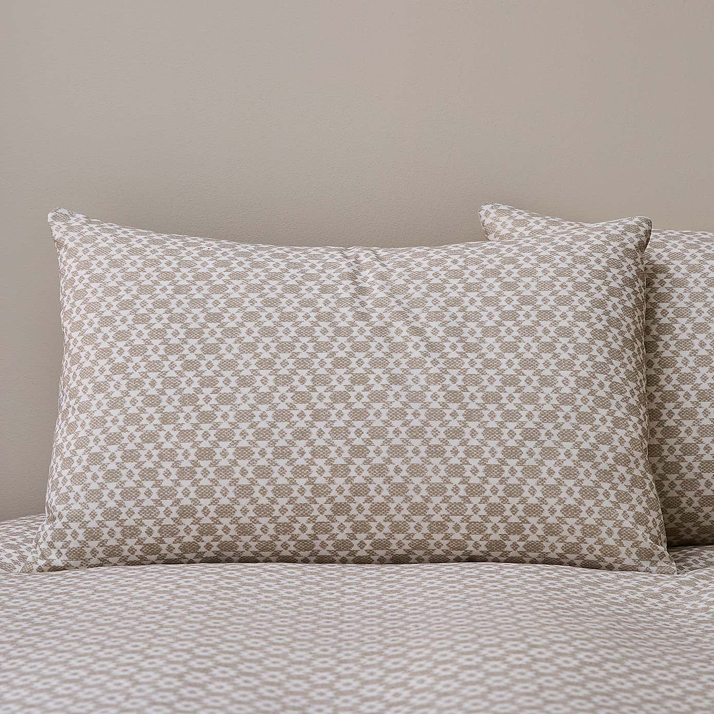 Jabari Aztec 144 Thread Count Reversible Duvet Cover & Pillowcase Set