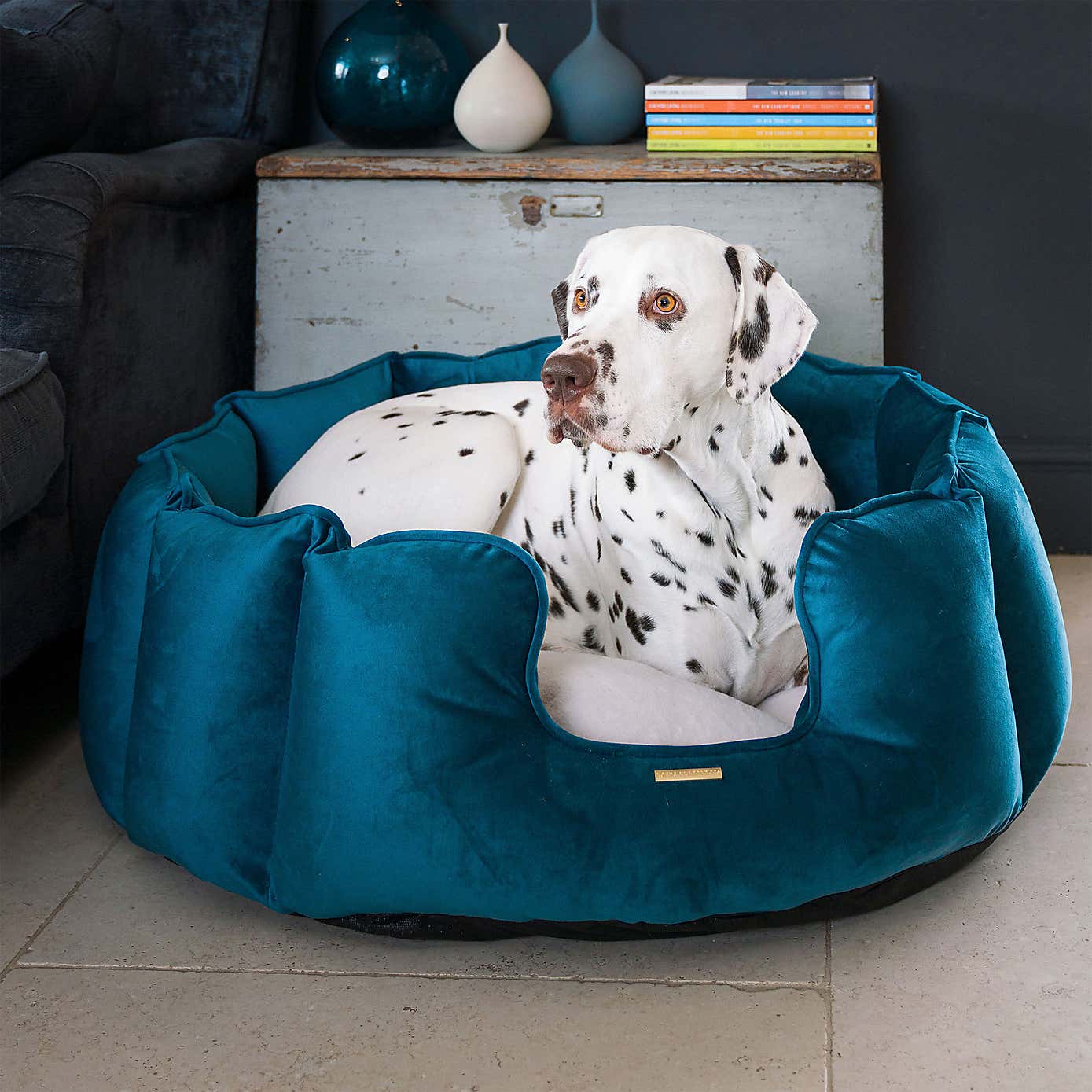 Lords and Labradors Velvet High Wall Dog Bed