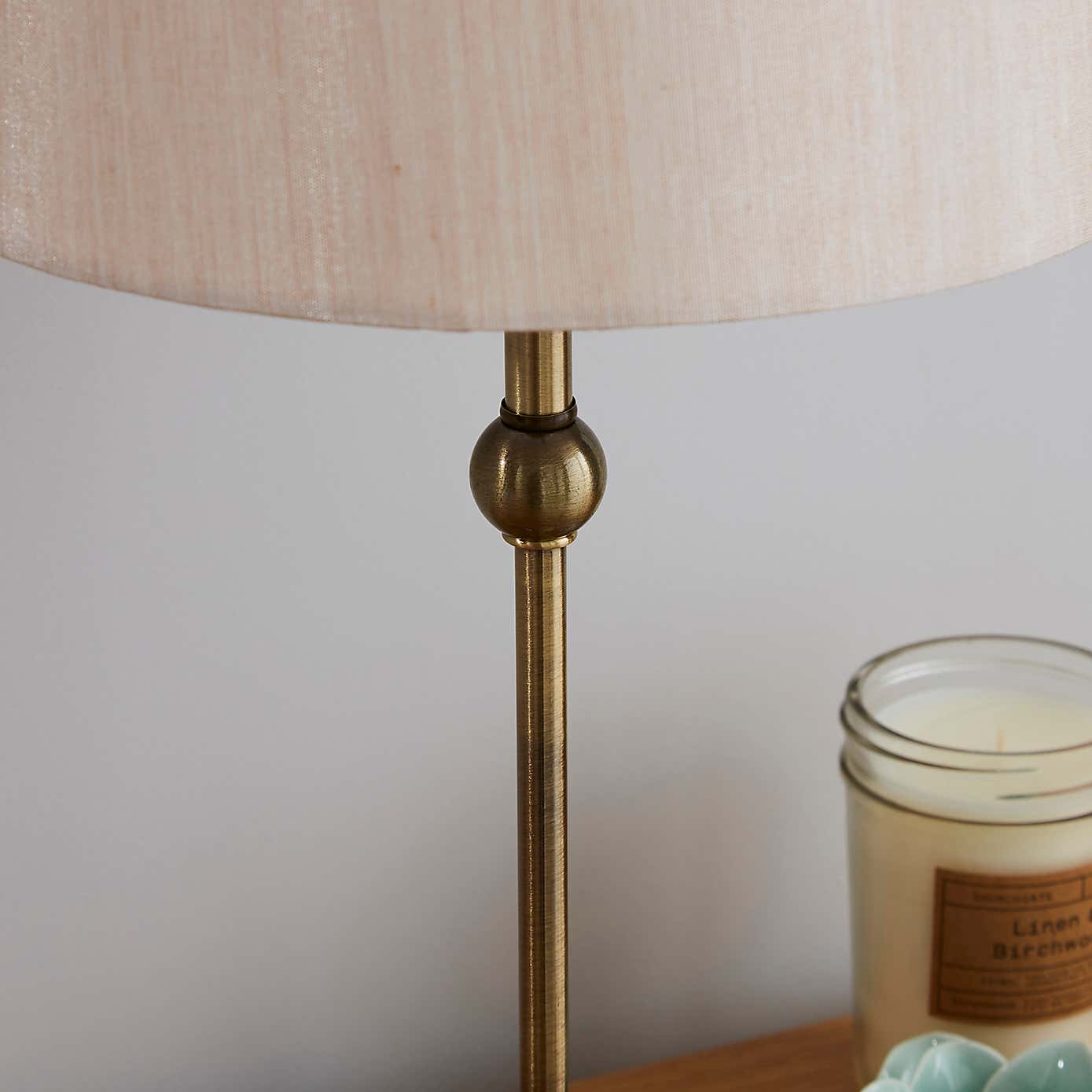 Metal Ball Table Lamp
