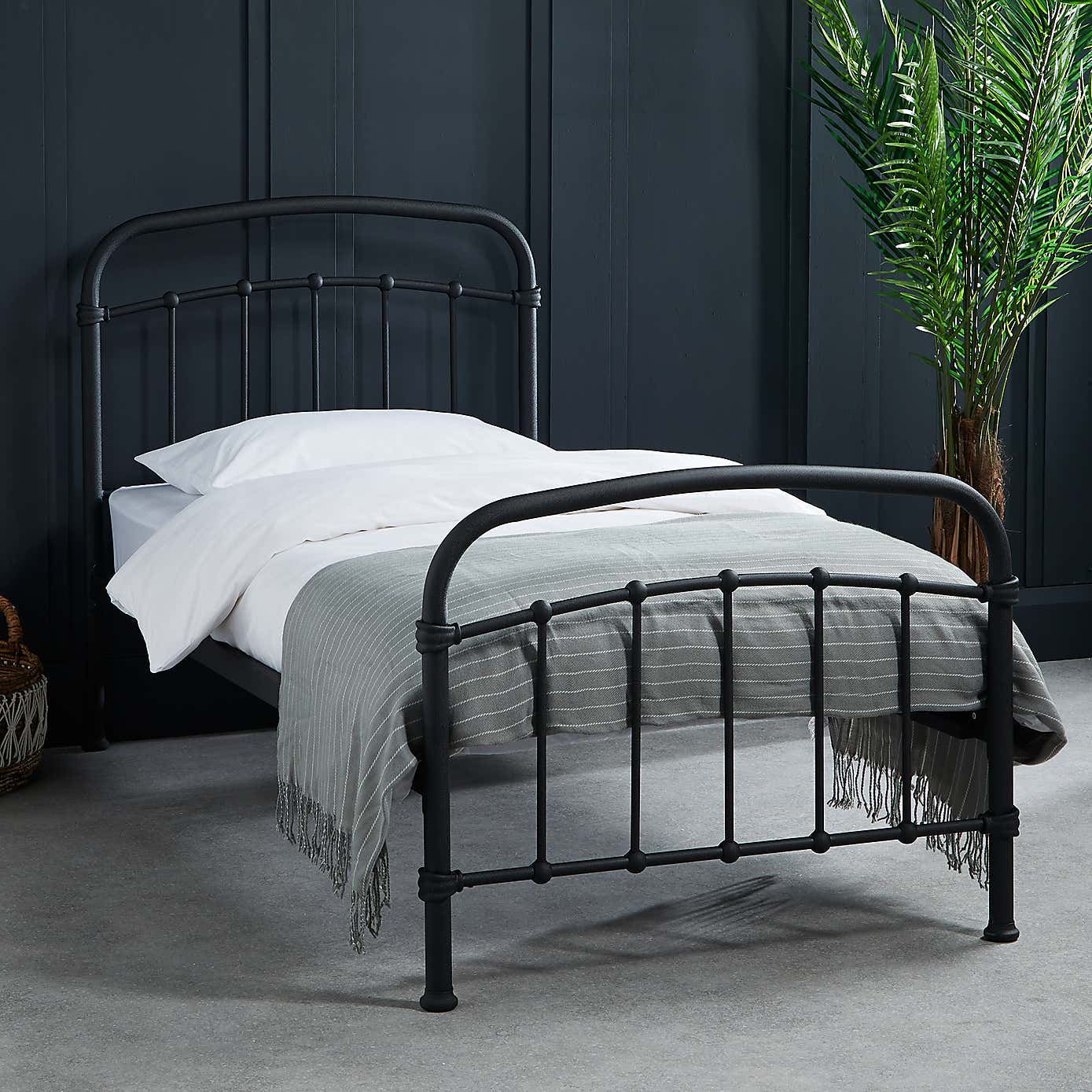 Halston Metal Bed