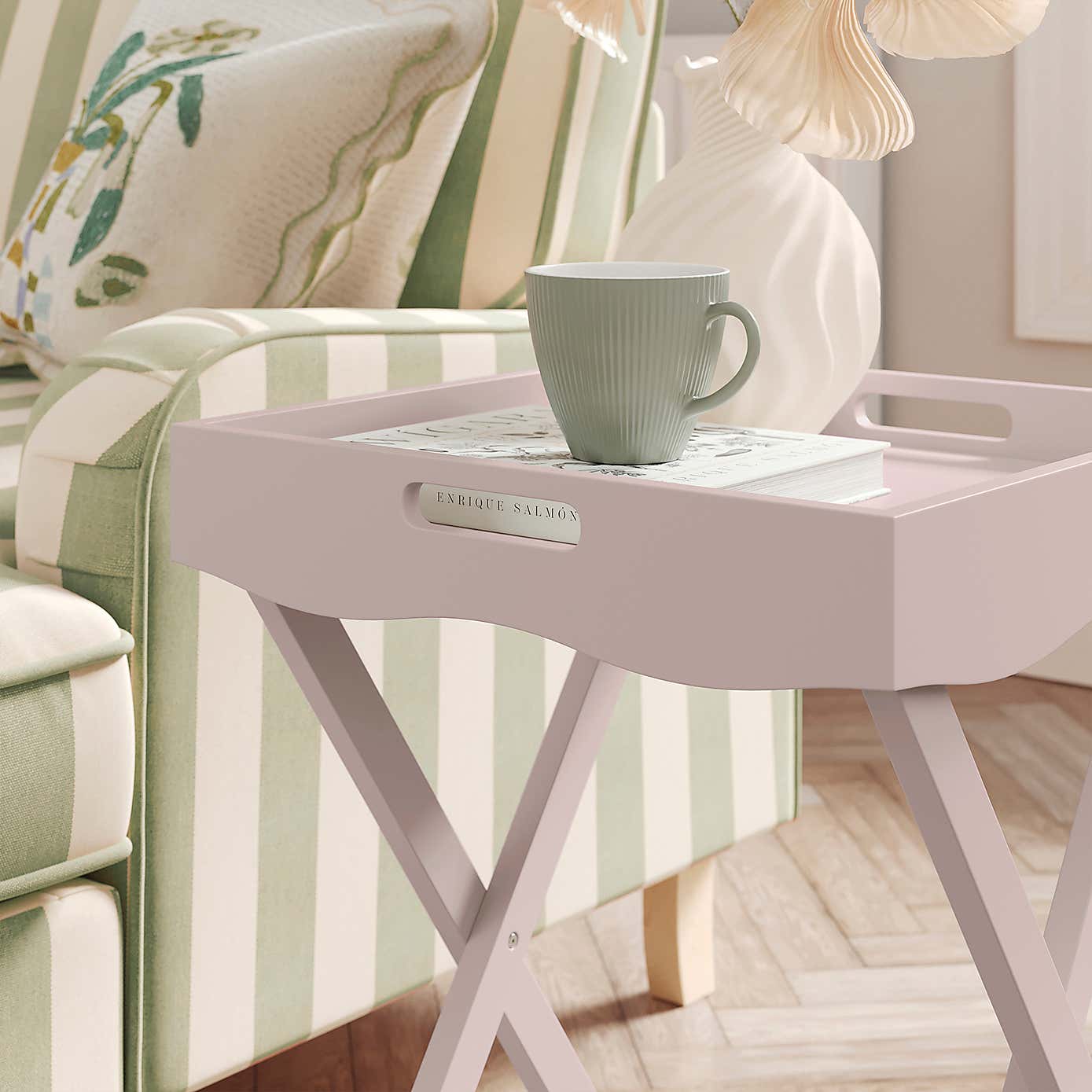 Flossie Scallop Tray Table