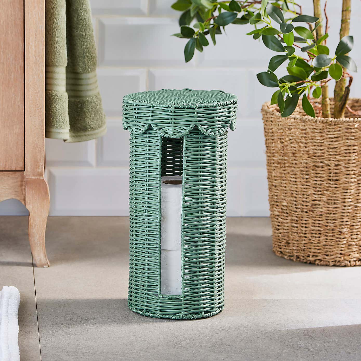 Heart and Soul Scallop Toilet Roll Holder