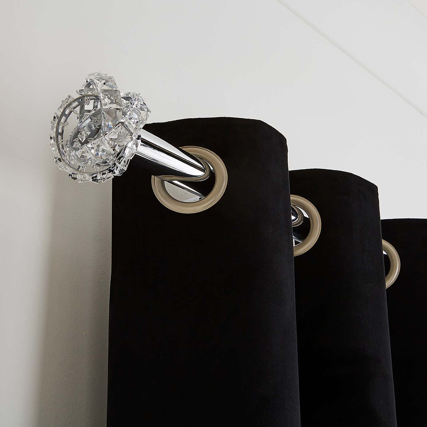 Cecile Extendable Metal Eyelet Curtain Pole