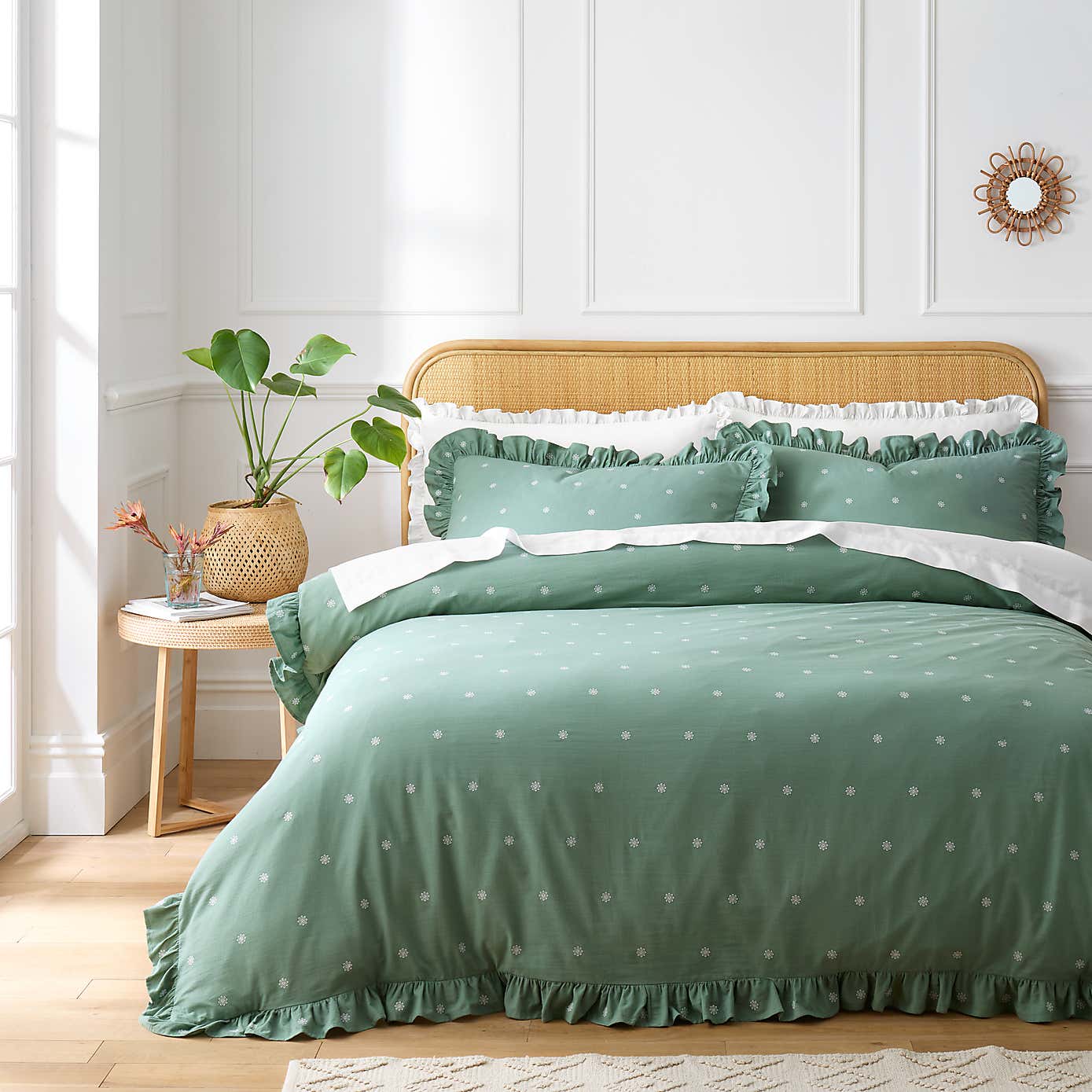 Zendaya Frilled 100% Cotton Duvet Cover and Pillowcase Set