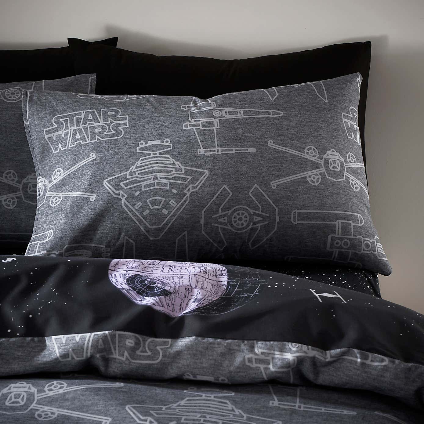 Disney Star Wars Darth Vader Duvet Cover and Pillowcase Set