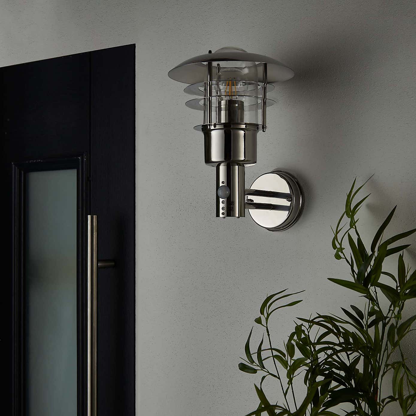 Vogue Pheonix PIR Outdoor Up Wall Light