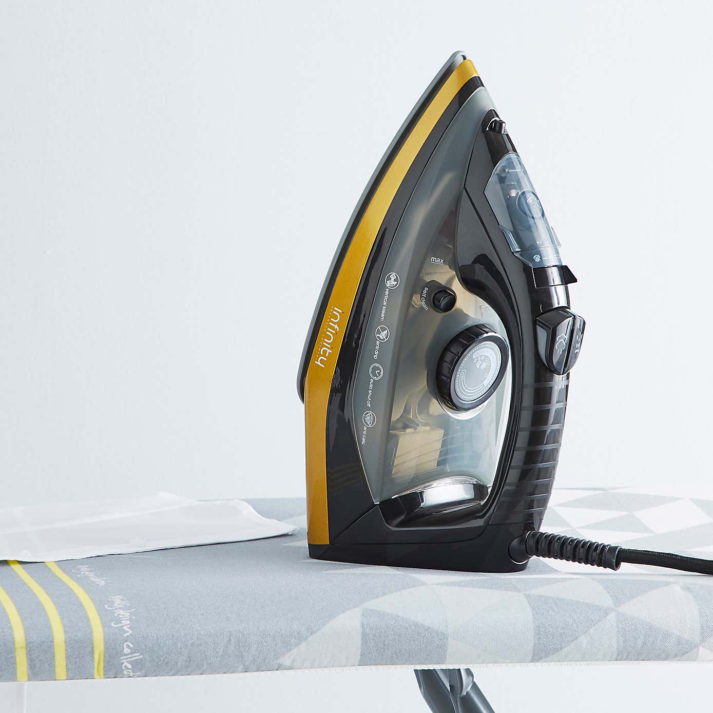 Infinity 2700W Ceramic Iron