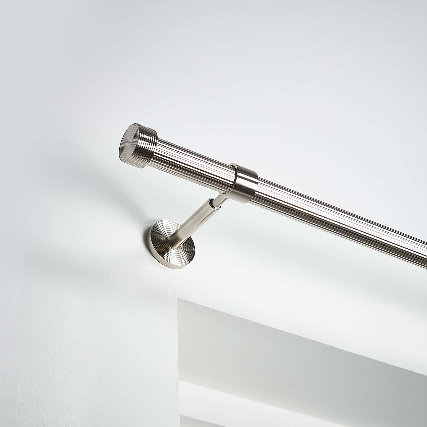 Ribbed Metal Extendable Eyelet Curtain Pole 25/28mm