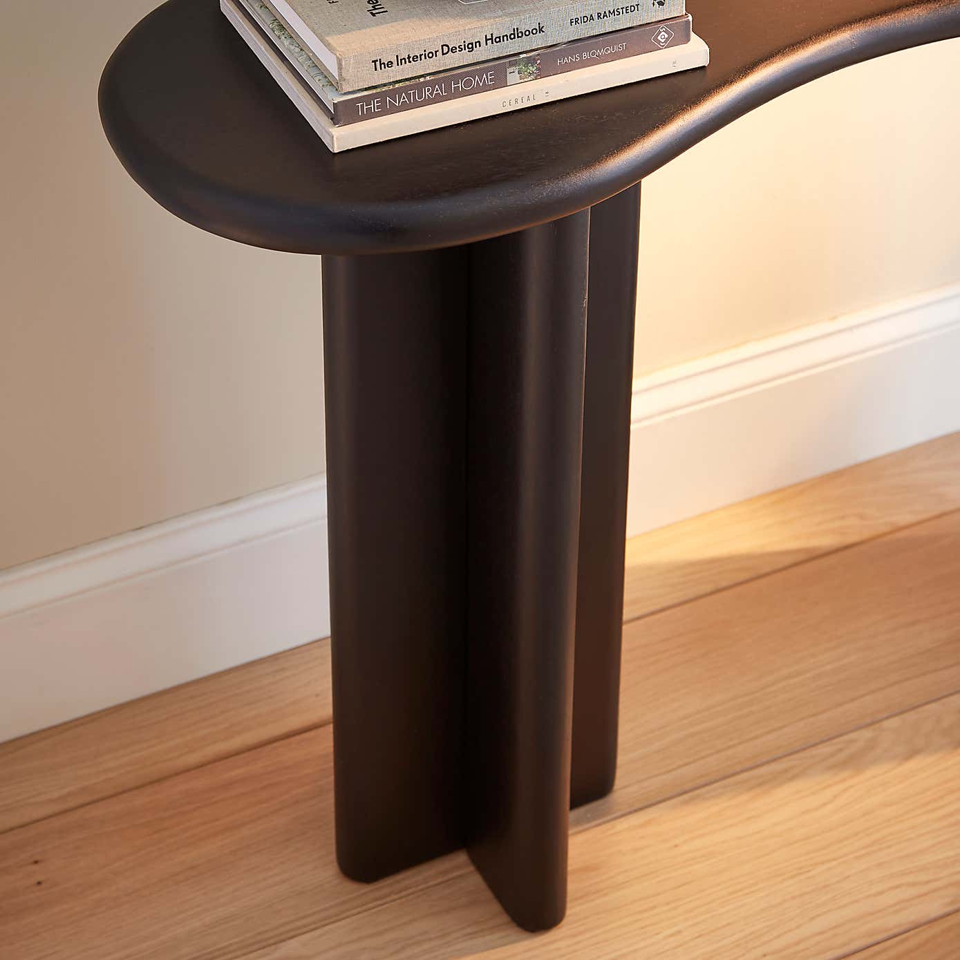 Ludo Kidney Shaped Console Table