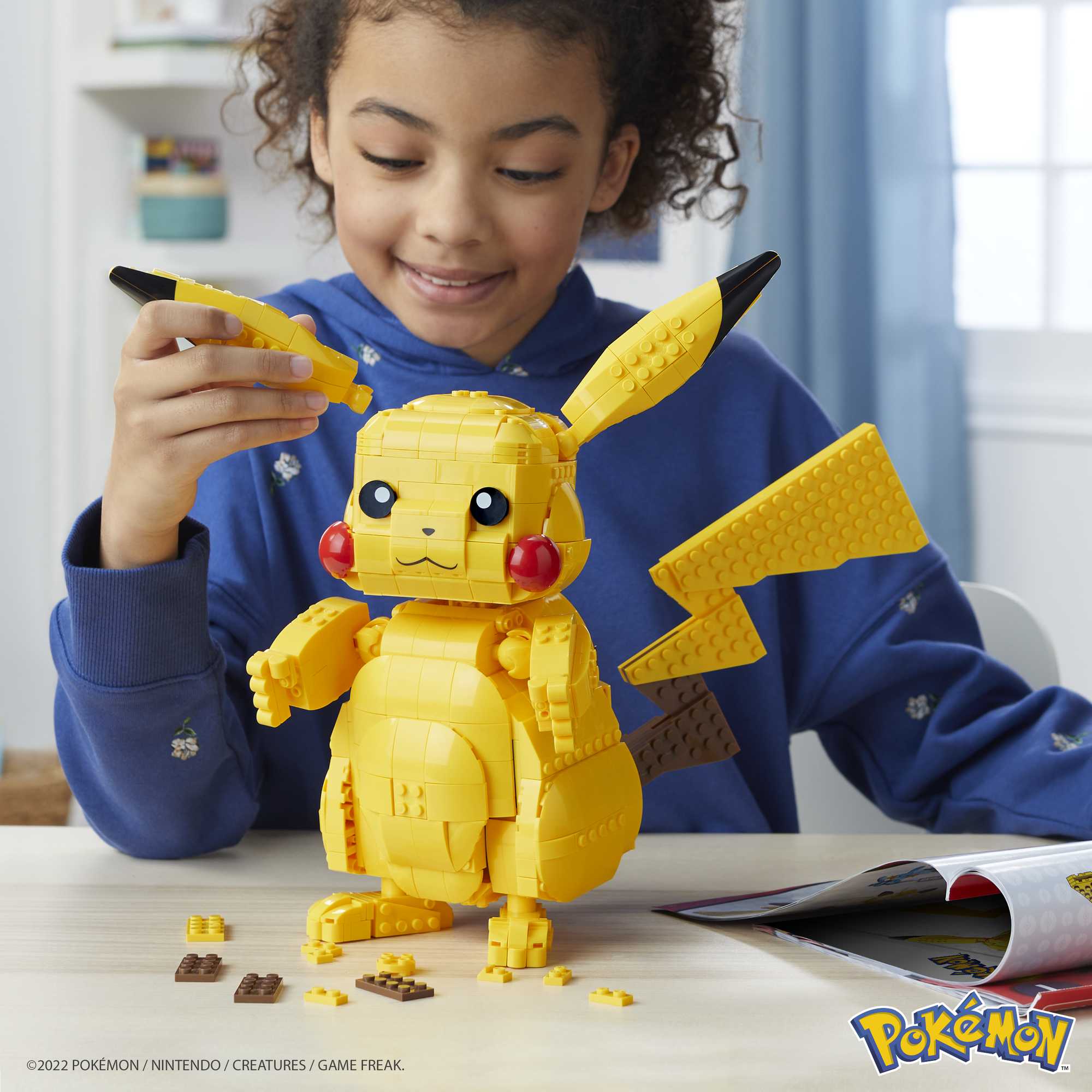 MEGA Pok��mon Building Toy Kit Jumbo Pikachu (825 Pieces) 12 inch Action Figure For Kids