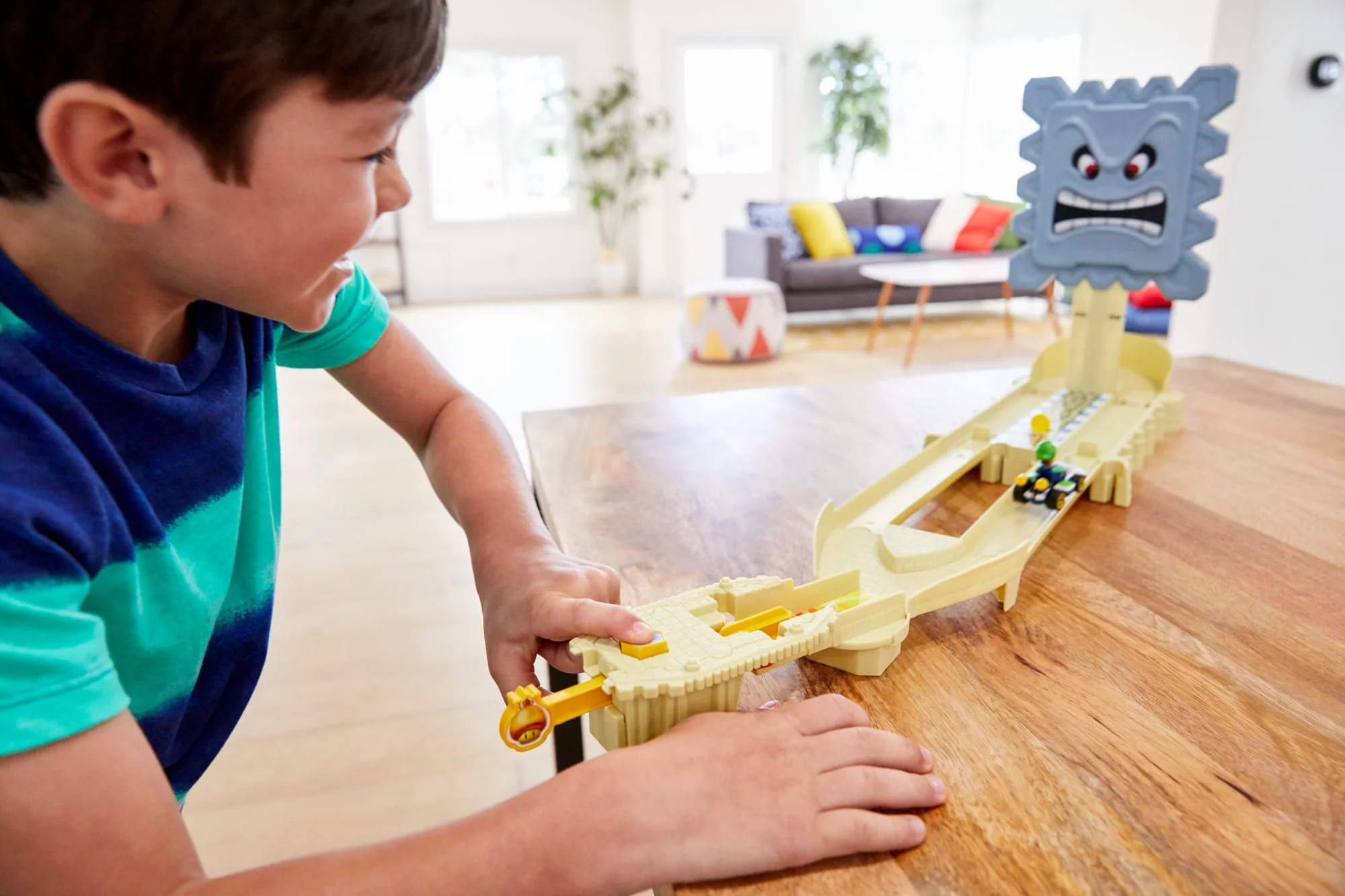 Hot Wheels Mario Kart  thwomp Ruins Track Set