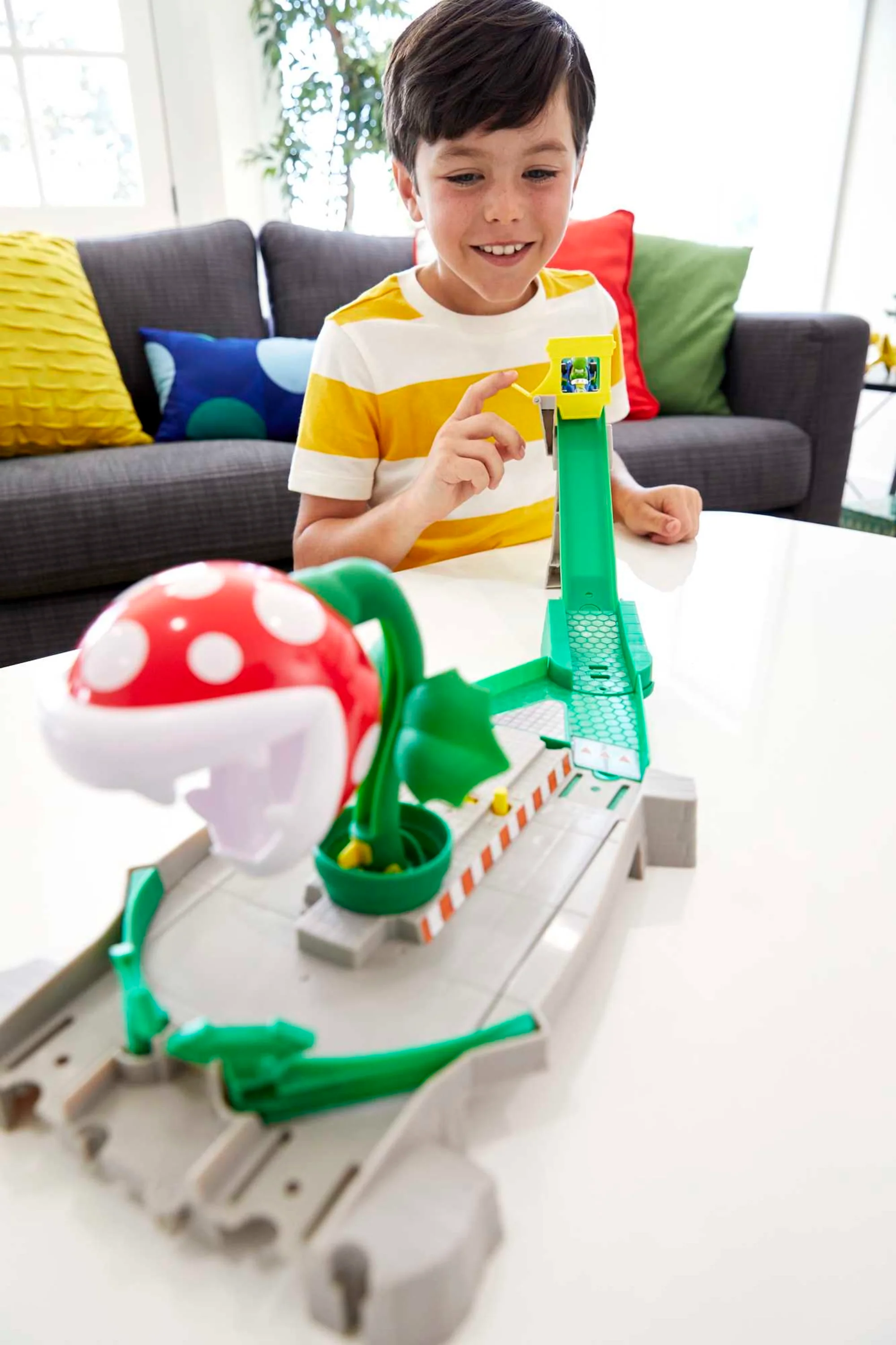 Hot Wheels Mario Kart Piranha Plant Track Playset With 1 Toy Car