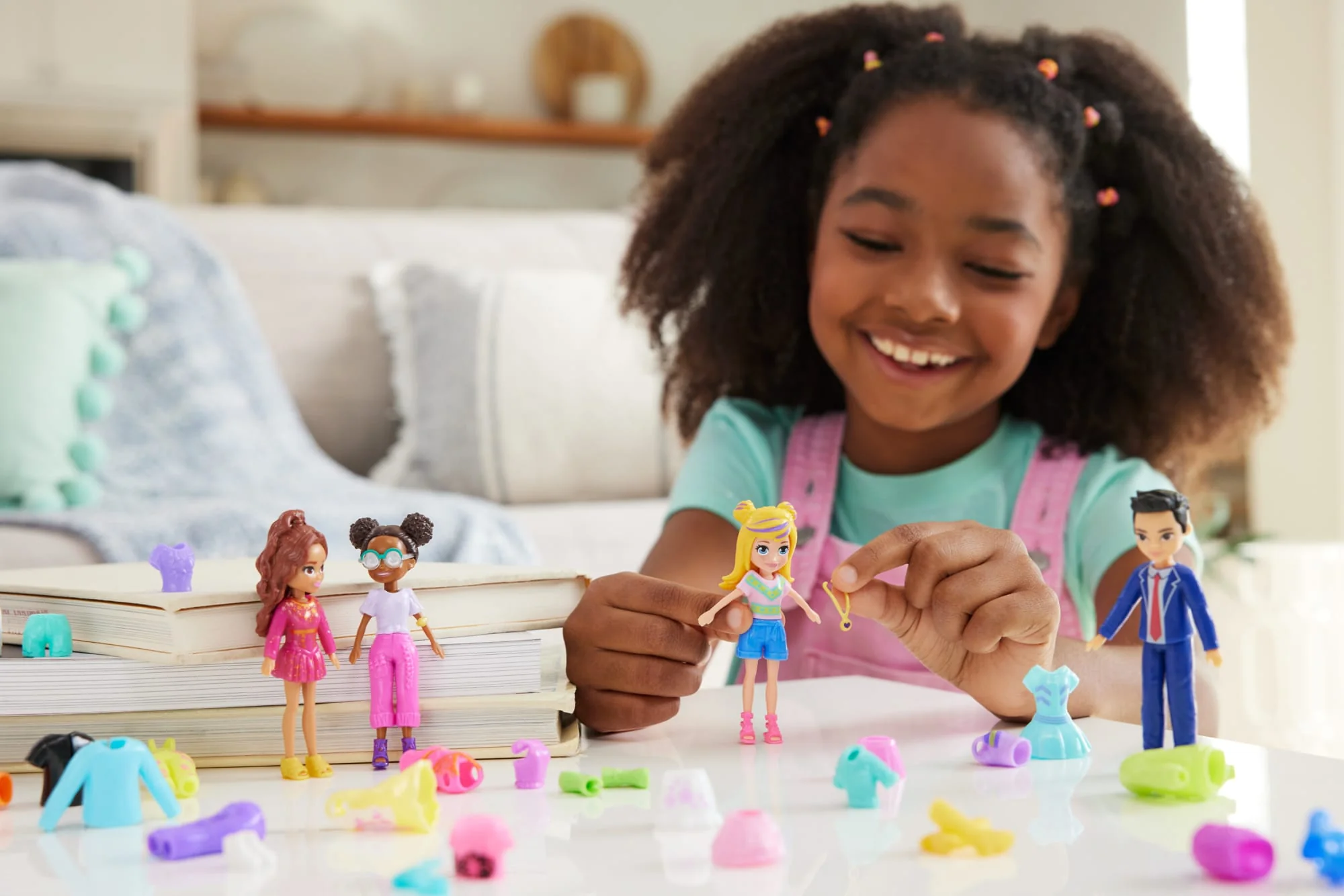 Polly Pocket Sparkle Cove Adventure Fashion Pack Playset With 4 Dolls & 45+ Total Pieces