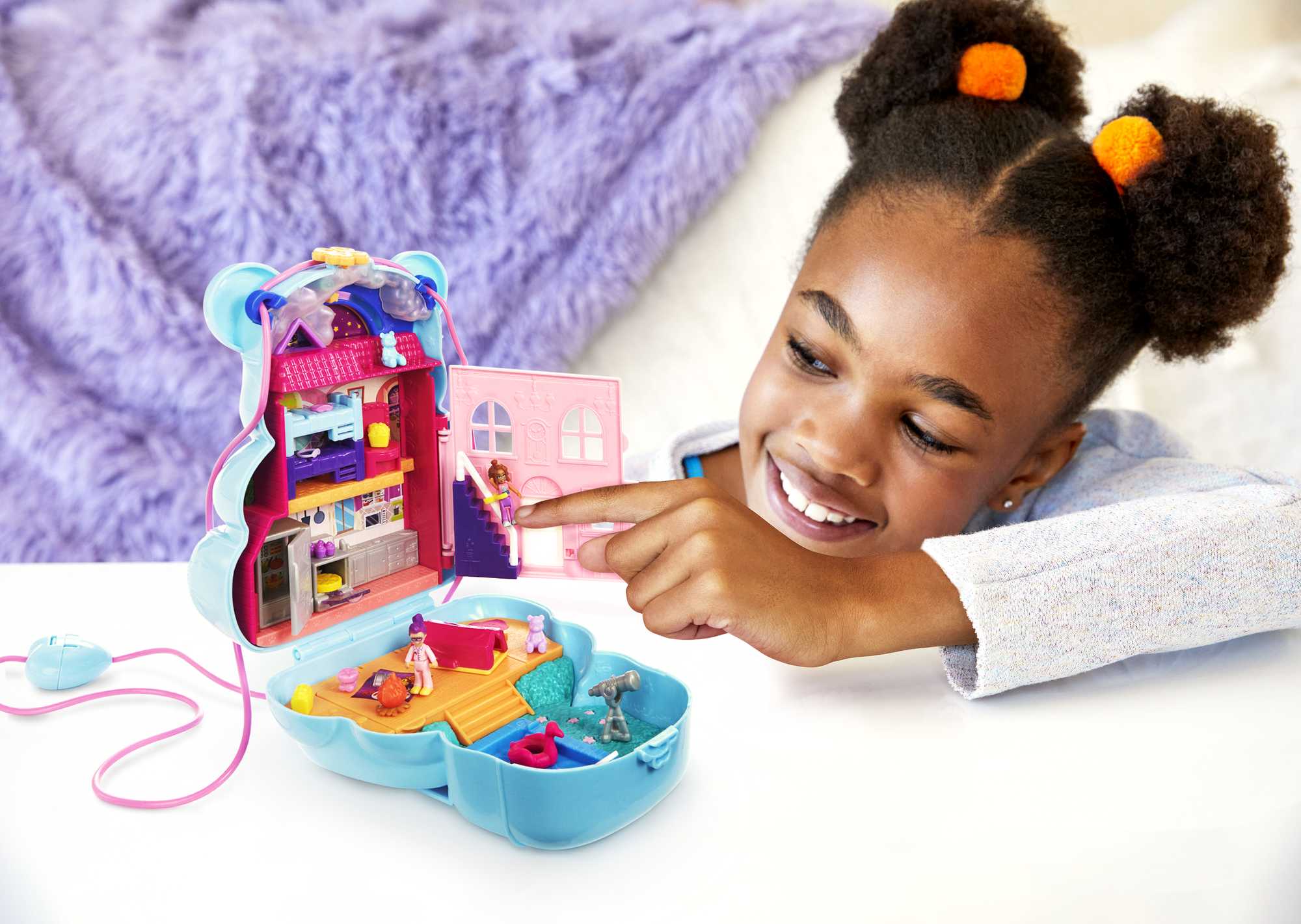 Polly Pocket Teddy Bear Purse Compact, 2 Micro Dolls, 16 Accessories, Pop & Swap Peg Feature, 4 & Up