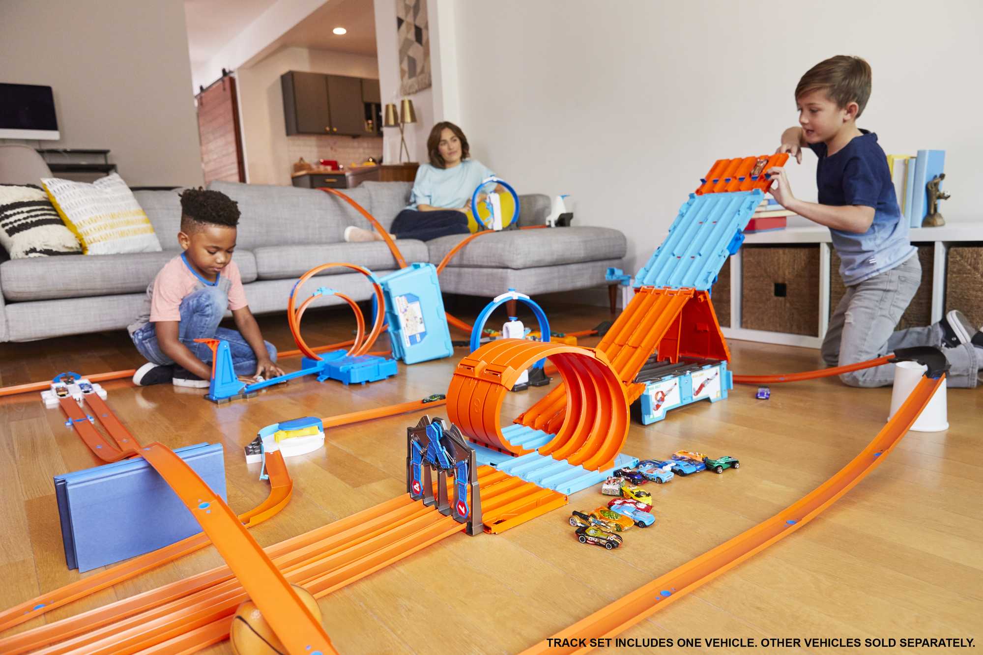 Hot Wheels Race Crate With 3 Stunts in 1 Set Portable Easy Storage Ages 6 To 10