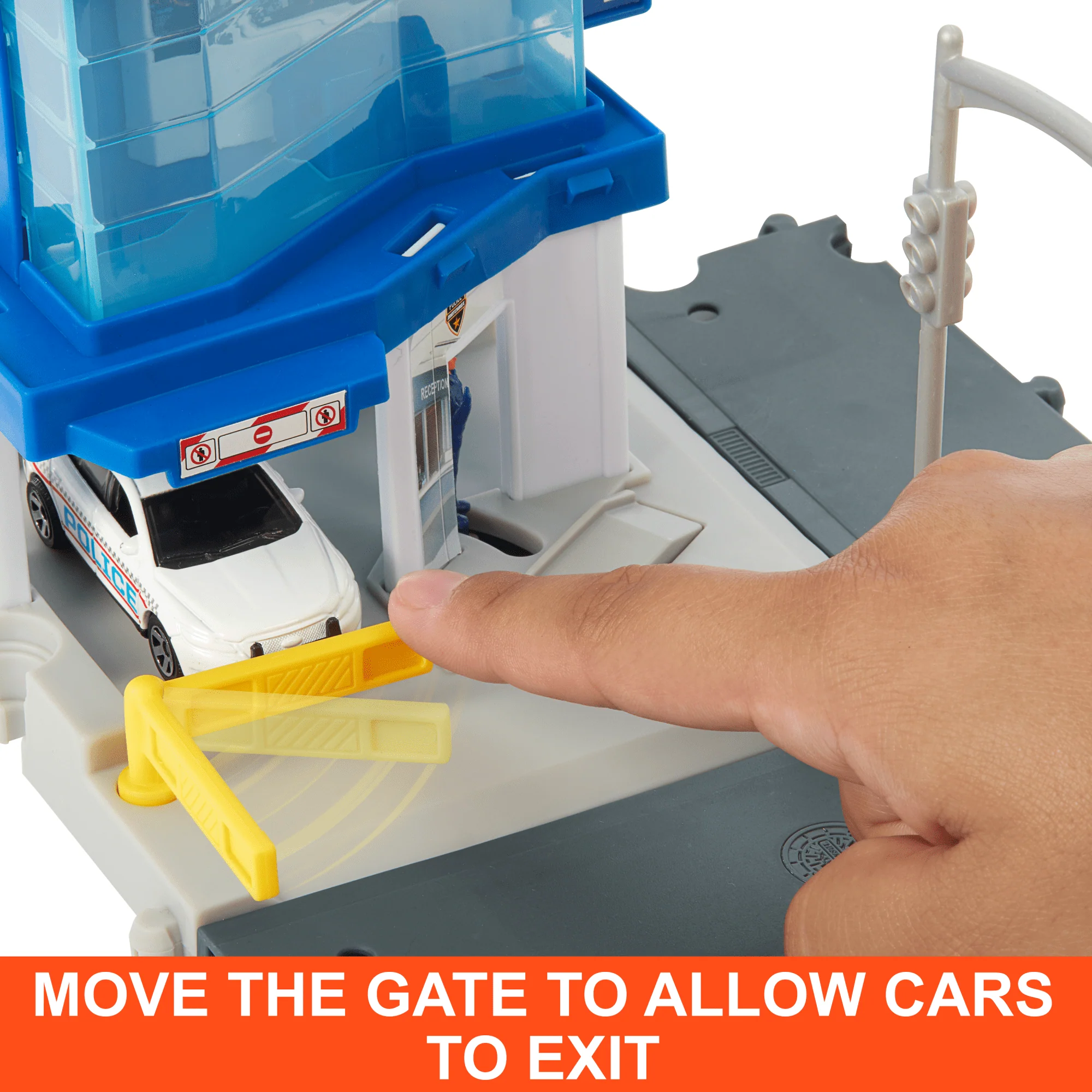 Matchbox Action Drivers Police Traffic Center Playset With 1:64 Scale Ford Police Interceptor Toy Car