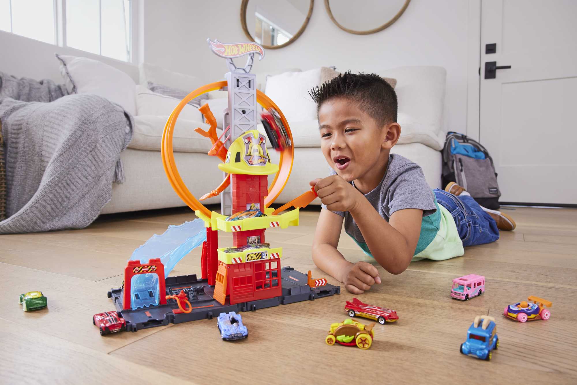 Hot Wheels City With 1 Toy Car, Super Loop Fire Station