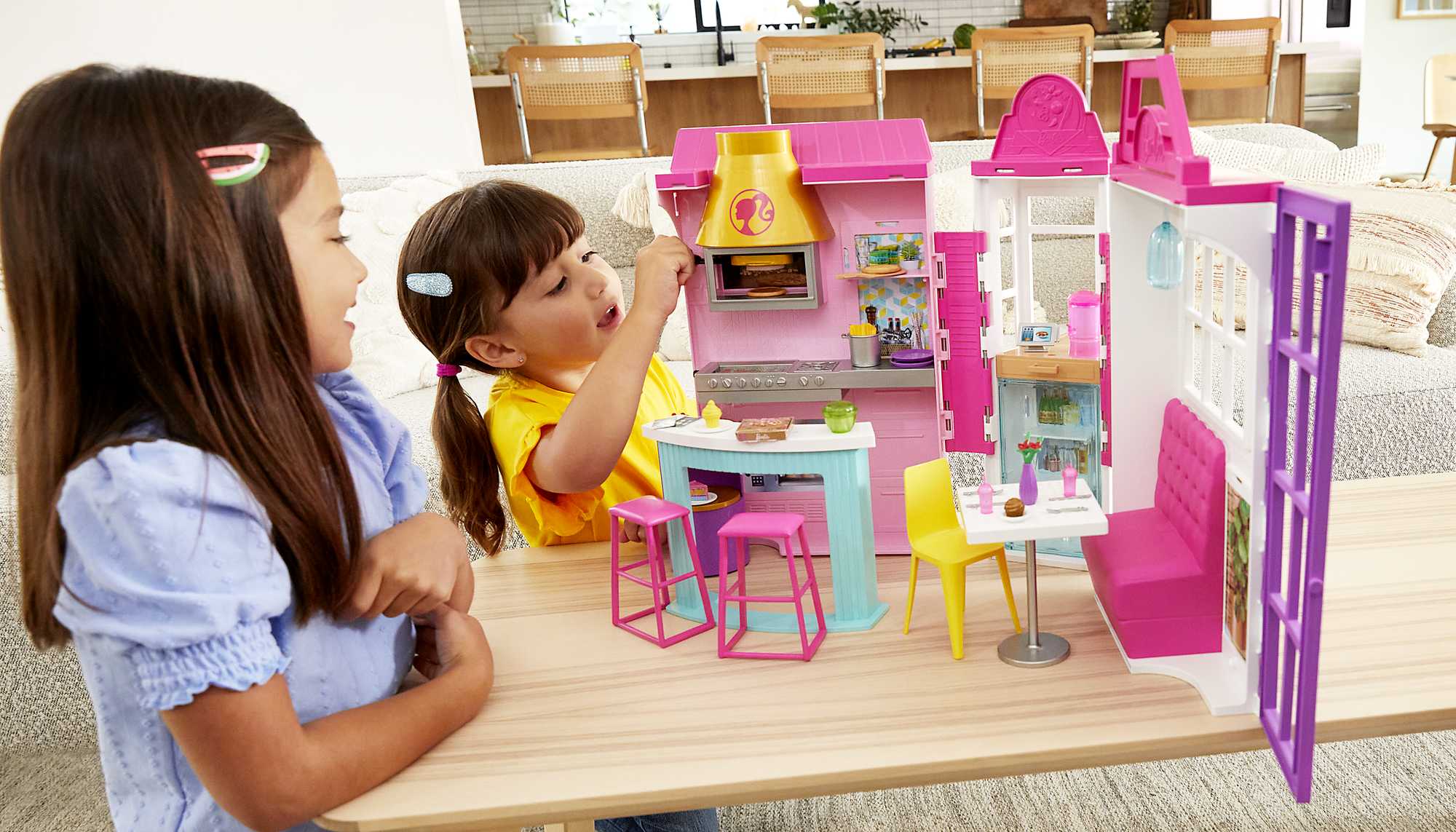 Barbie Cook ��n Grill Restaurant Playset With More Than 30 Pieces