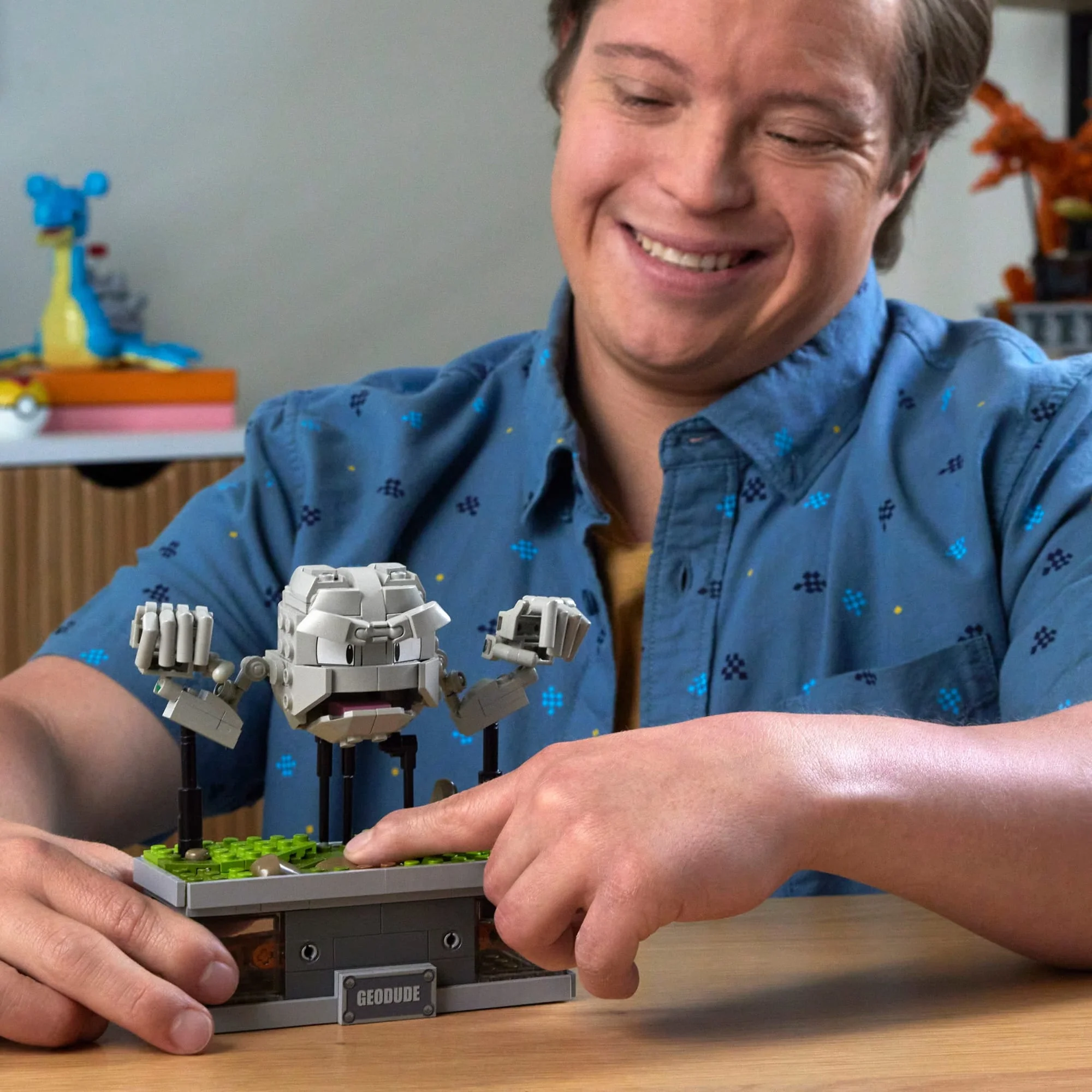 MEGA Pok��mon Mini Motion Geodude Building Kit With Motion (354 Pieces) For Collectors