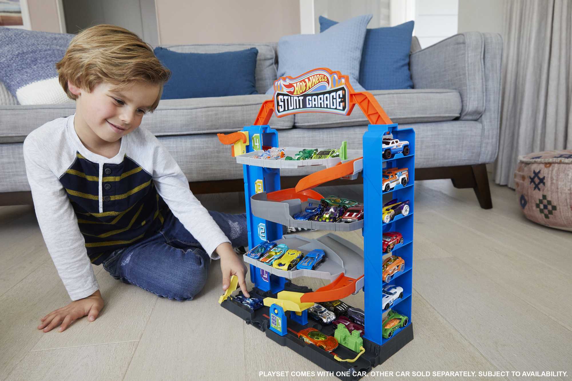 Hot Wheels City Stunt Garage Playset With 1 Toy Car in 1:64 Scale & Storage For 20+ Vehicles